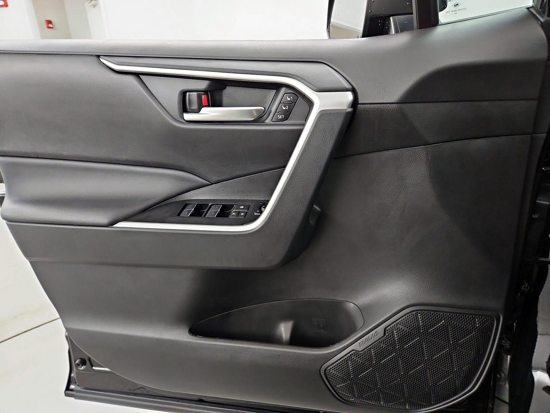 Thumbnail: 2025 Toyota RAV4 - 12
