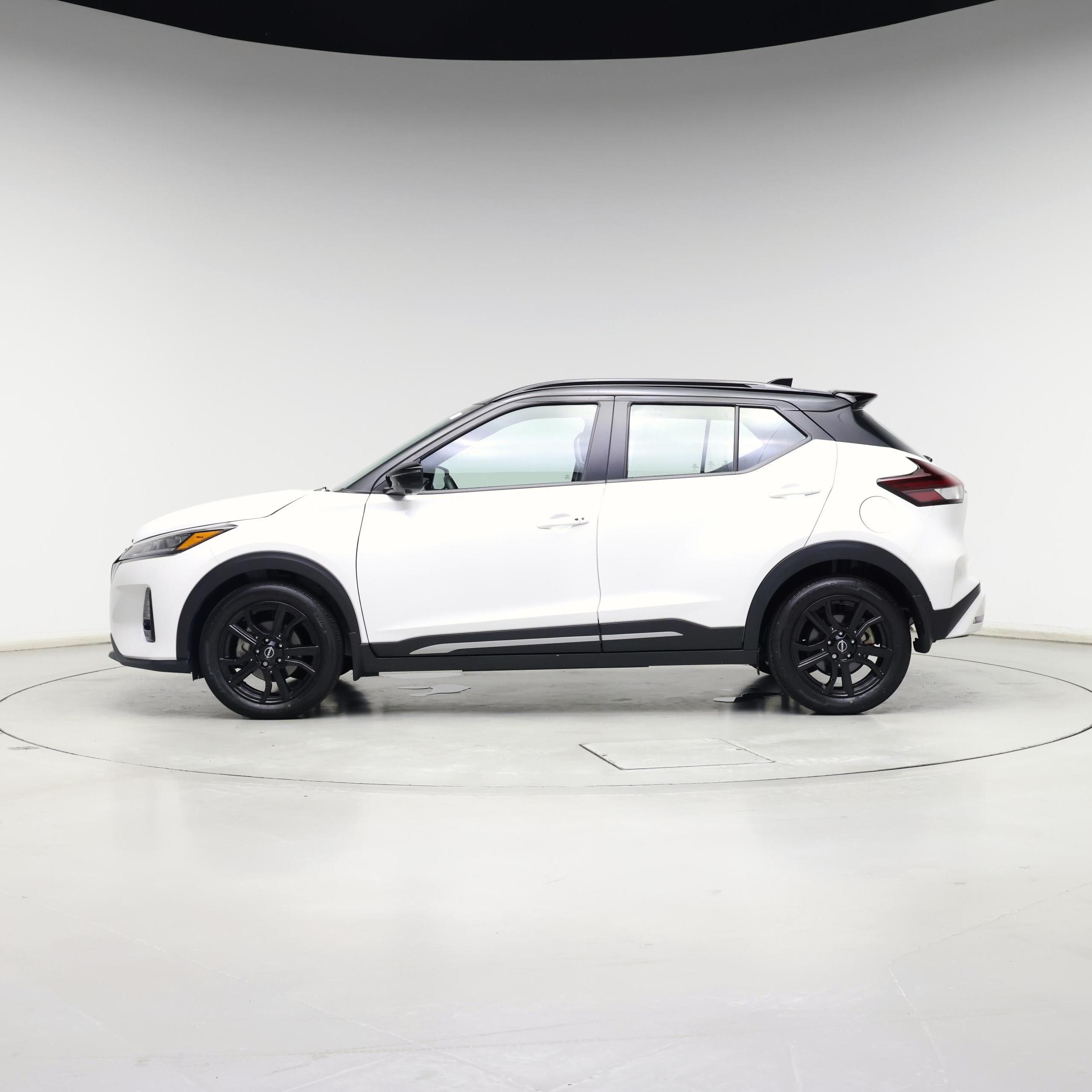 Thumbnail: 2023 Nissan Kicks - 3