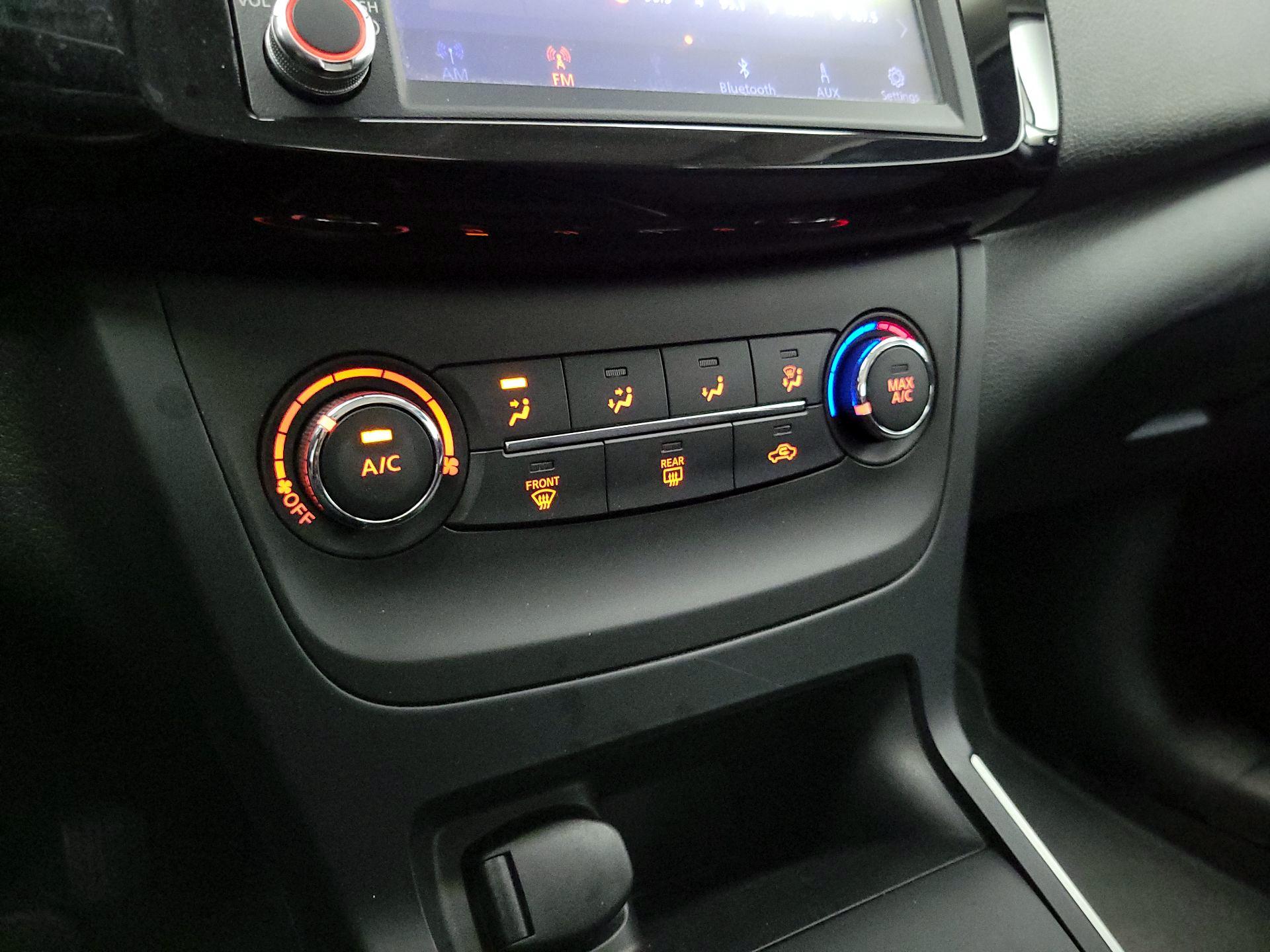 Thumbnail: 2019 Nissan Sentra - 16
