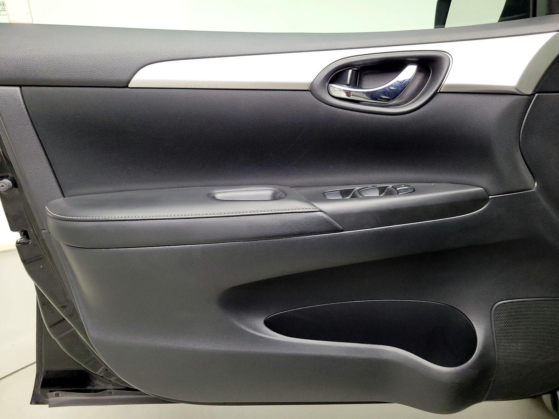 Thumbnail: 2019 Nissan Sentra - 12