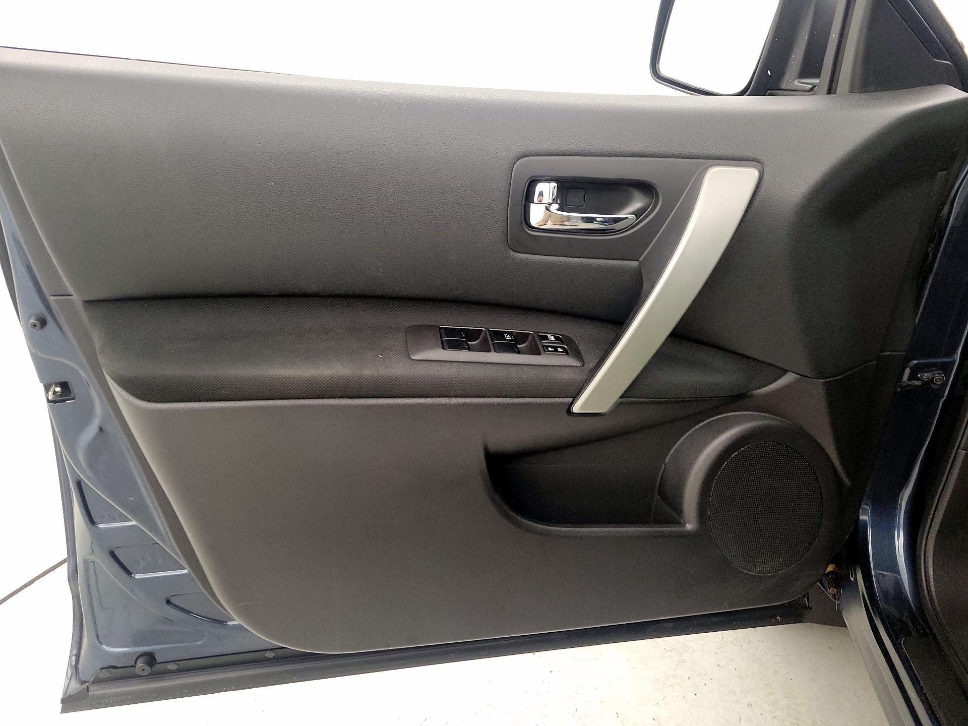 Thumbnail: 2015 Nissan Rogue - 12