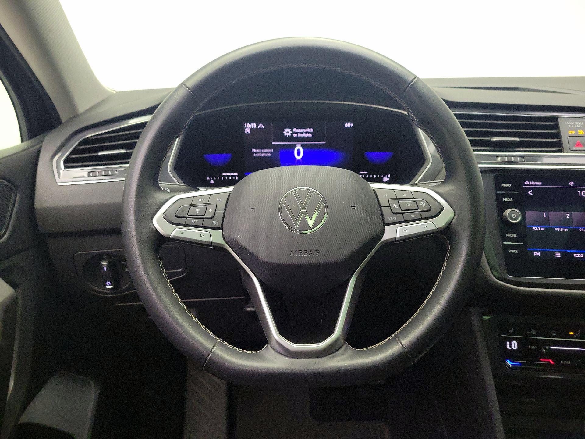 Thumbnail: 2022 Volkswagen Tiguan - 10
