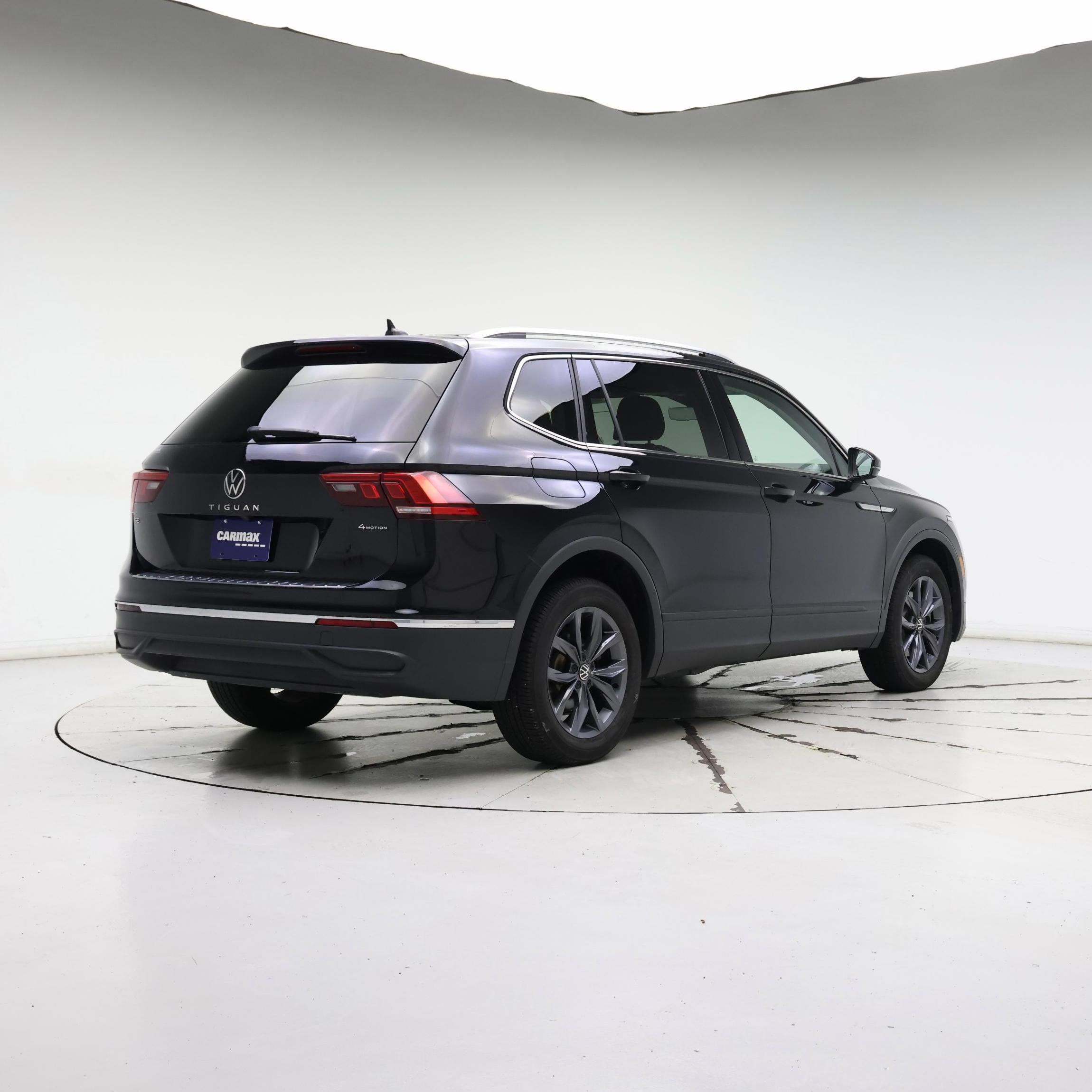 Thumbnail: 2022 Volkswagen Tiguan - 8
