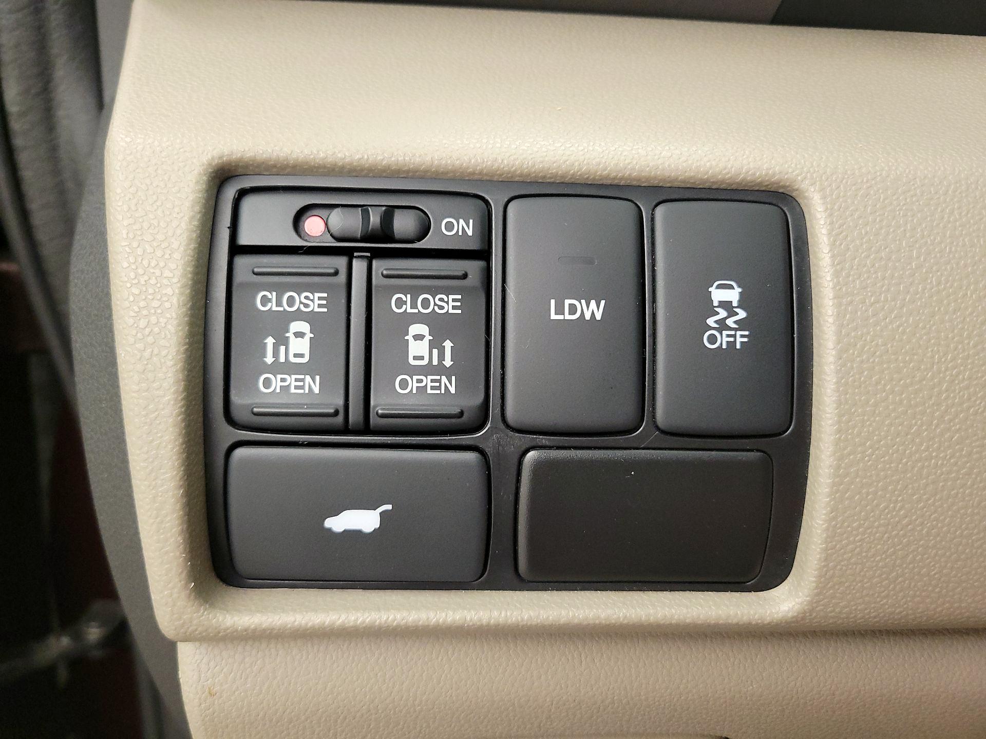 Thumbnail: 2015 Honda Odyssey - 13