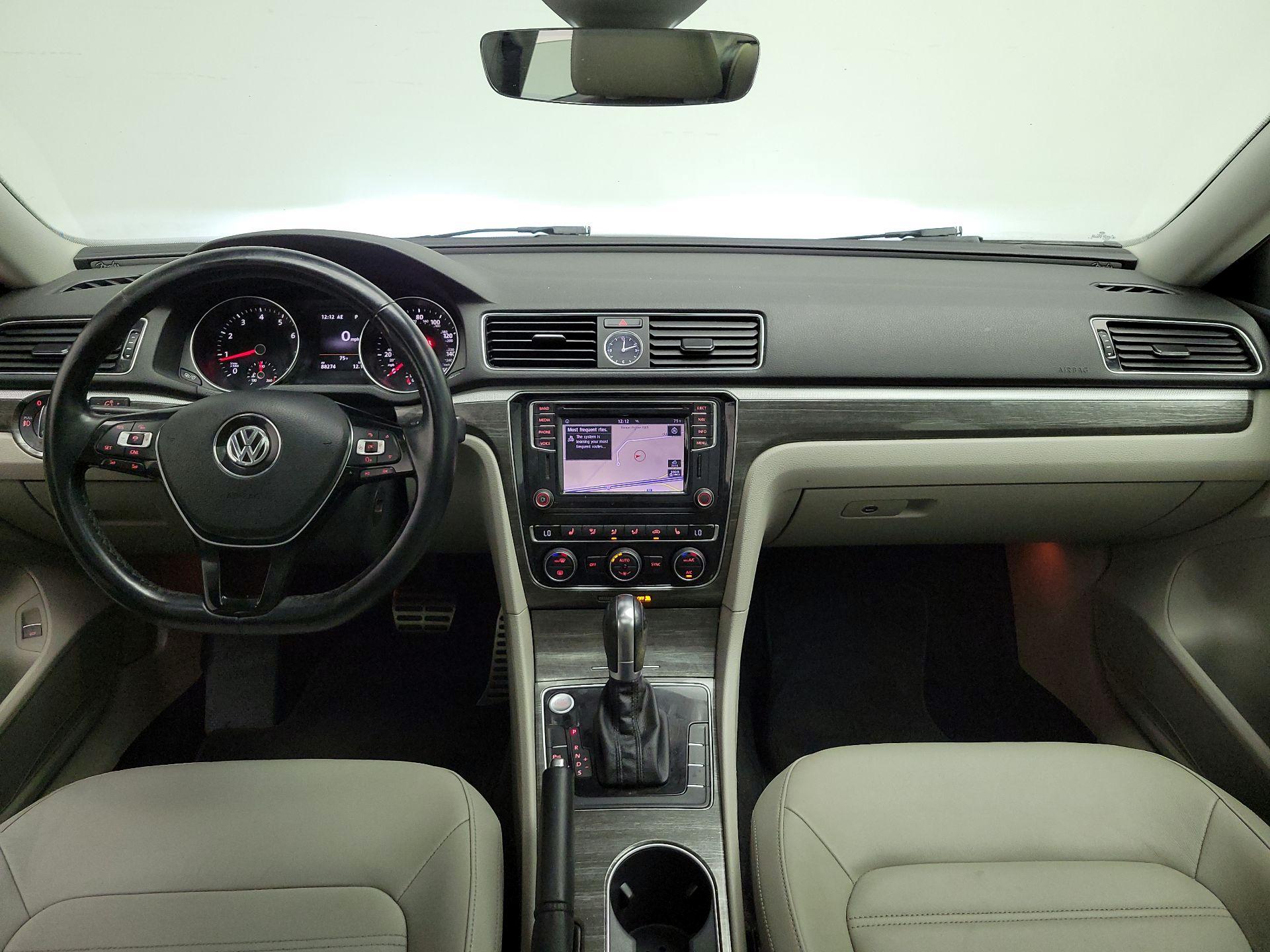Thumbnail: 2017 Volkswagen Passat - 9
