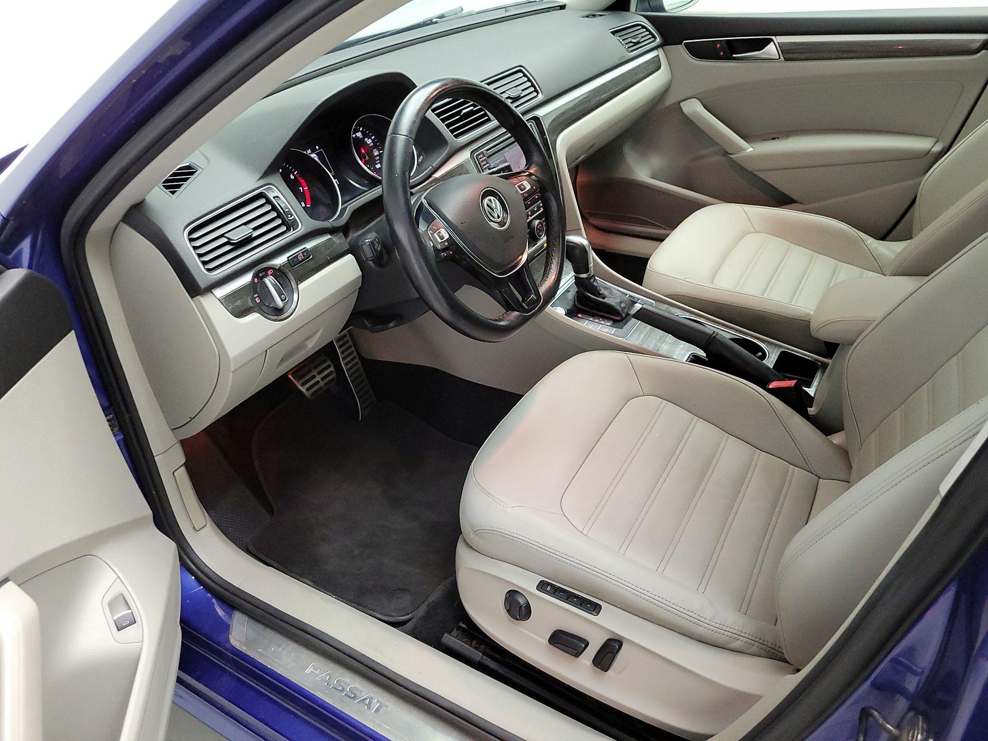 Thumbnail: 2017 Volkswagen Passat - 11
