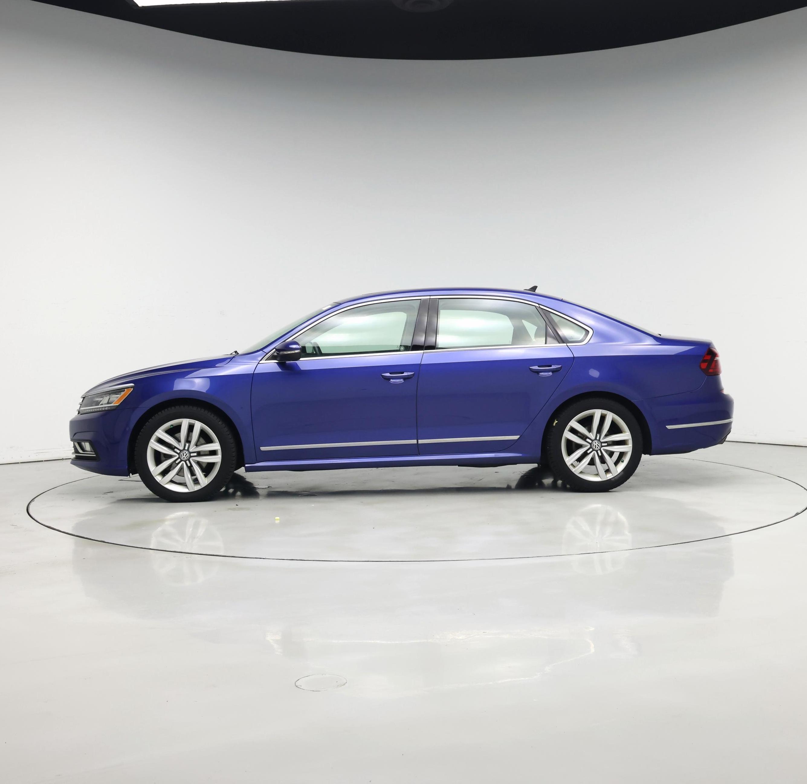 Thumbnail: 2017 Volkswagen Passat - 3