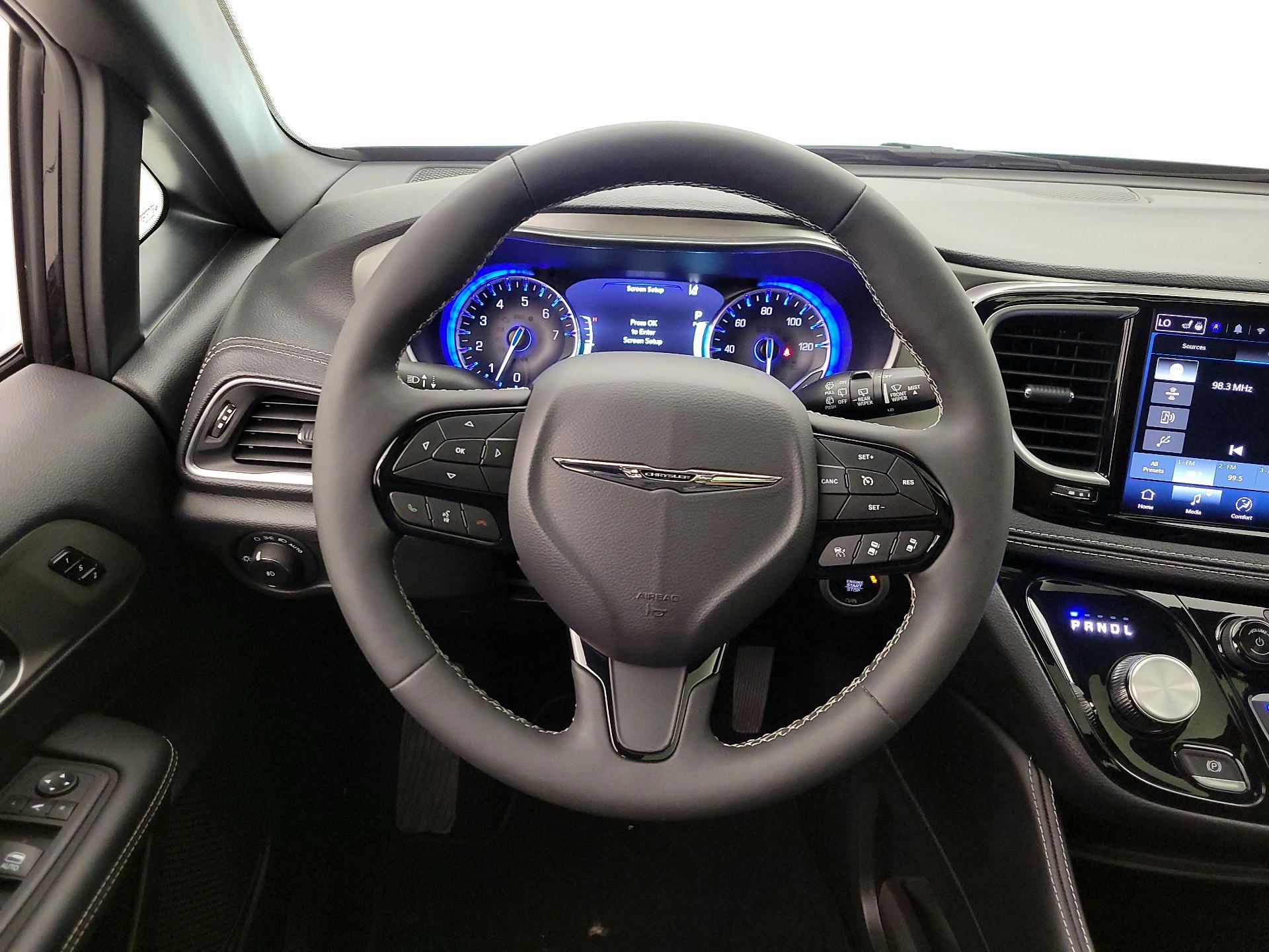 Thumbnail: 2024 Chrysler Pacifica - 10