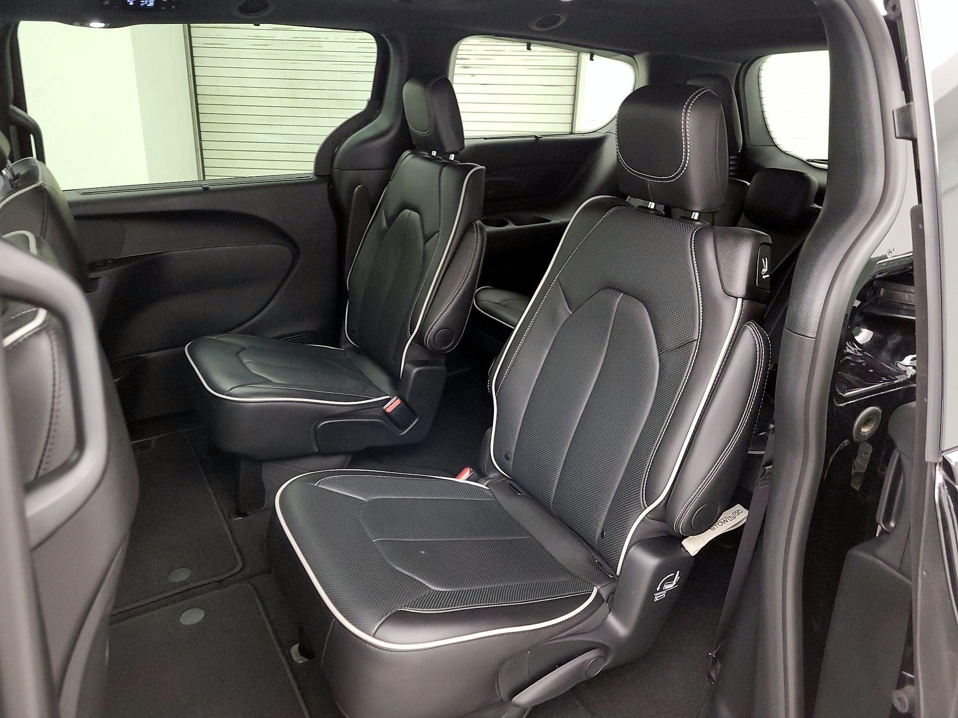 Thumbnail: 2024 Chrysler Pacifica - 20