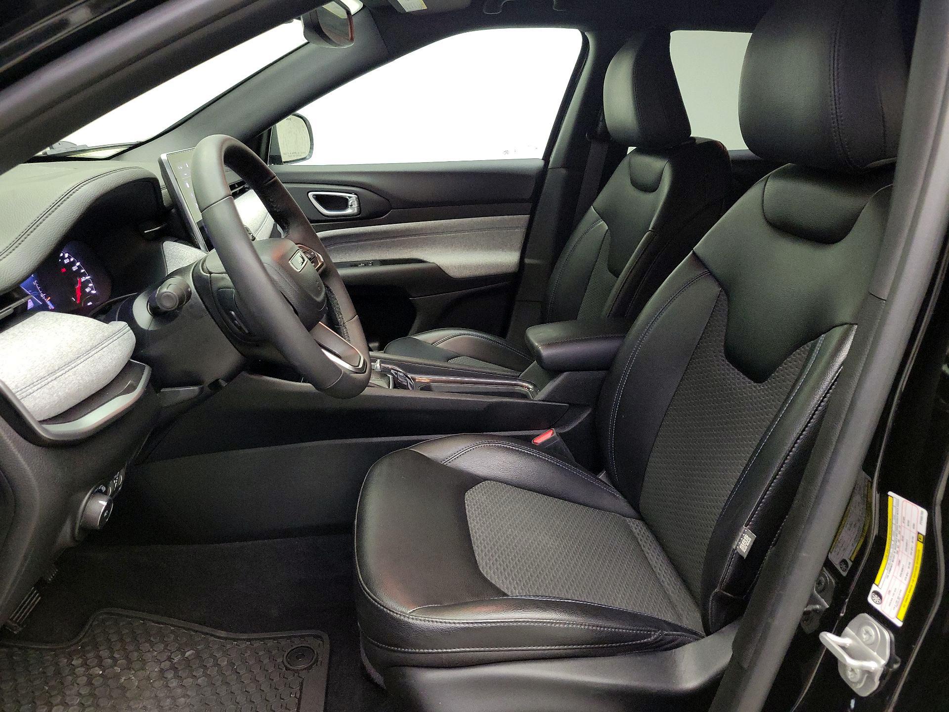 Thumbnail: 2023 Jeep Compass - 11