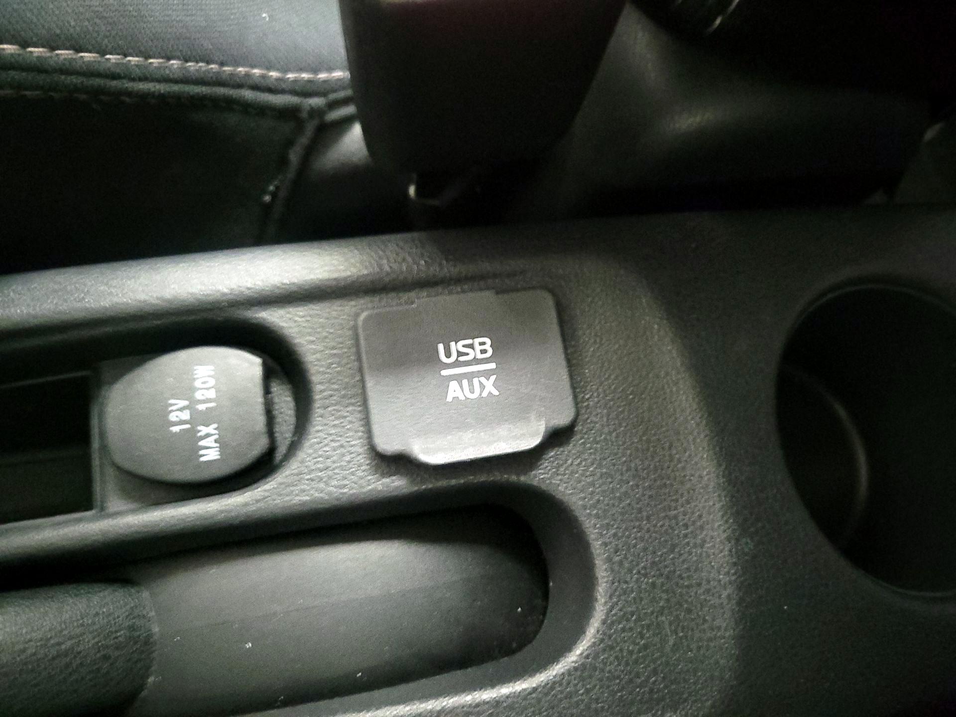Thumbnail: 2015 Nissan Versa - 17