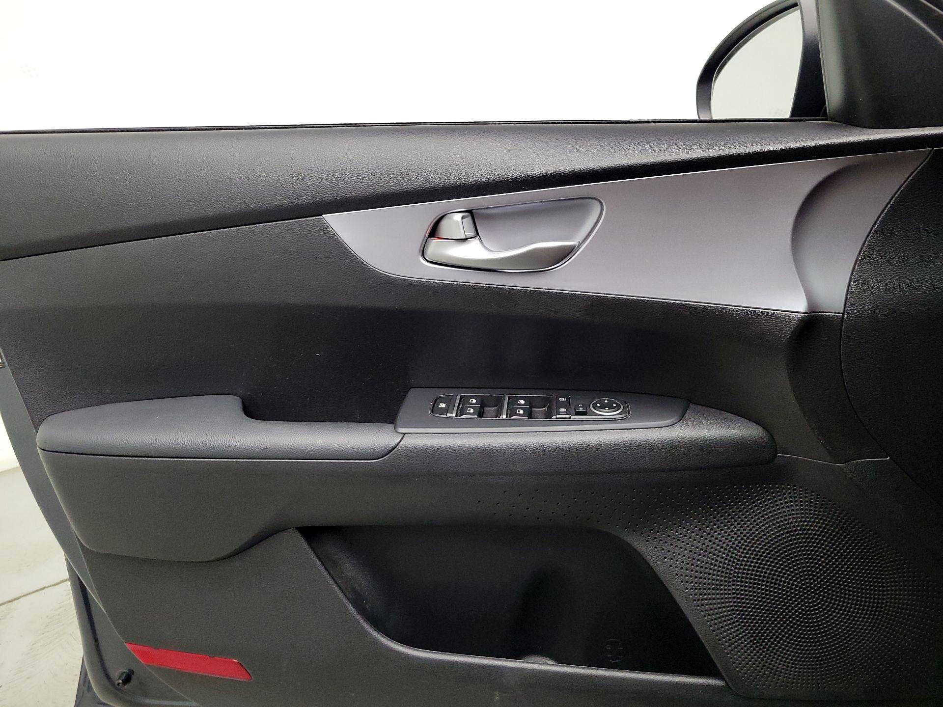 Thumbnail: 2024 Kia Forte - 12