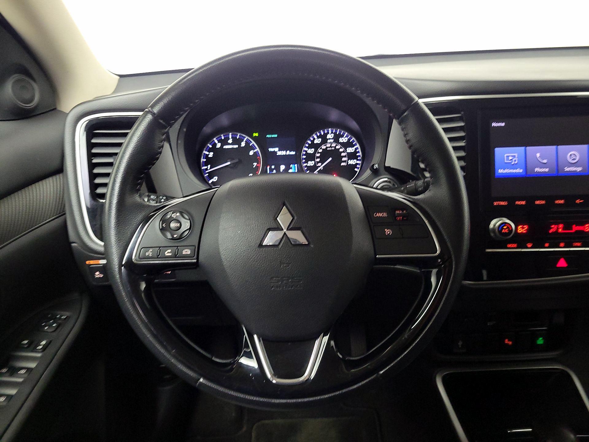 Thumbnail: 2020 Mitsubishi Outlander - 10