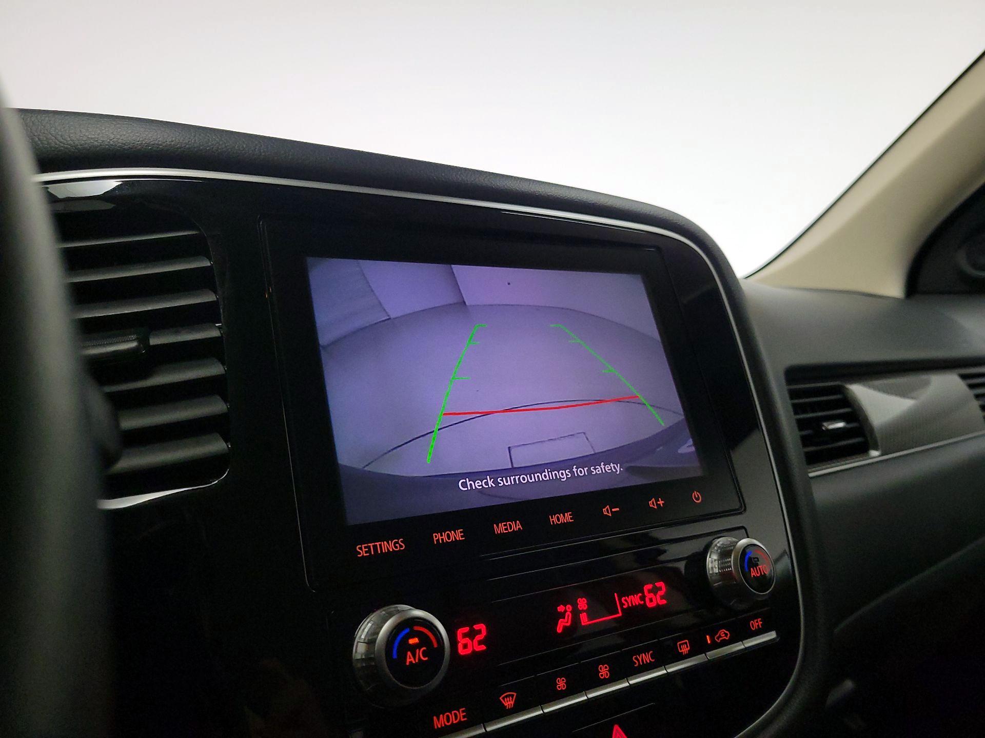 Thumbnail: 2020 Mitsubishi Outlander - 14