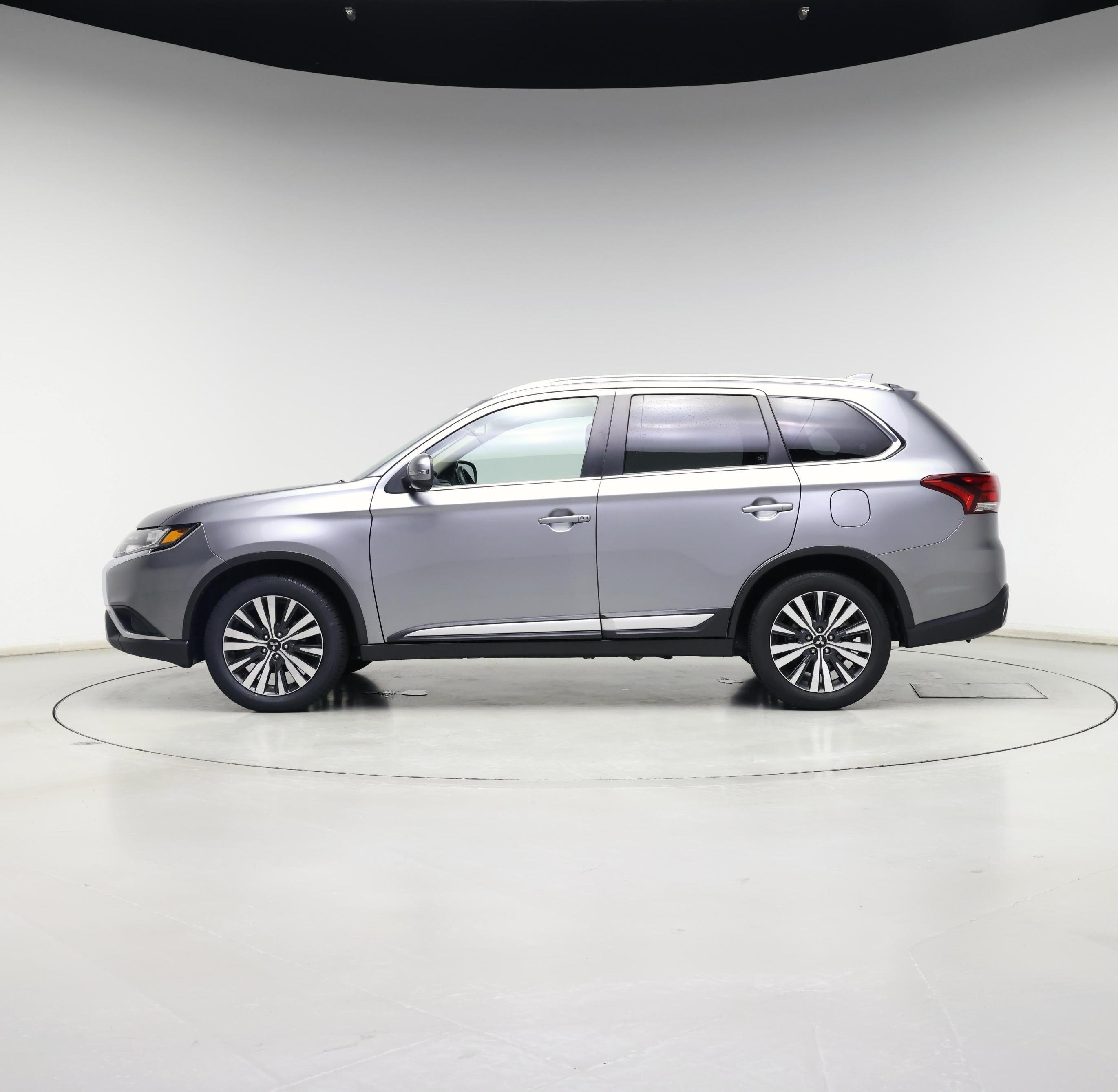 Thumbnail: 2020 Mitsubishi Outlander - 3
