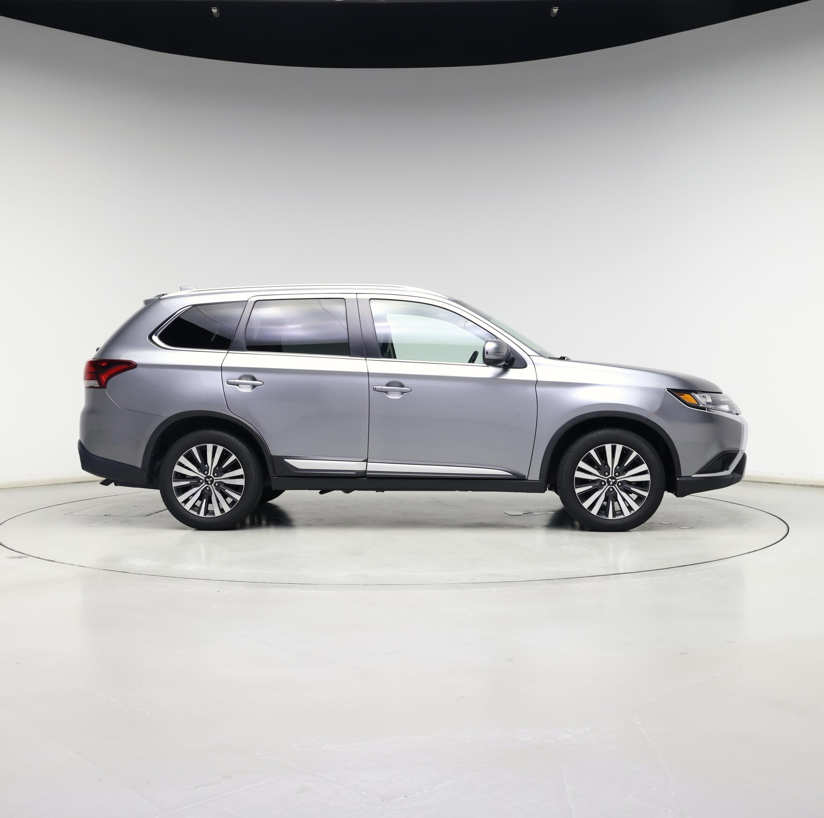 Thumbnail: 2020 Mitsubishi Outlander - 7
