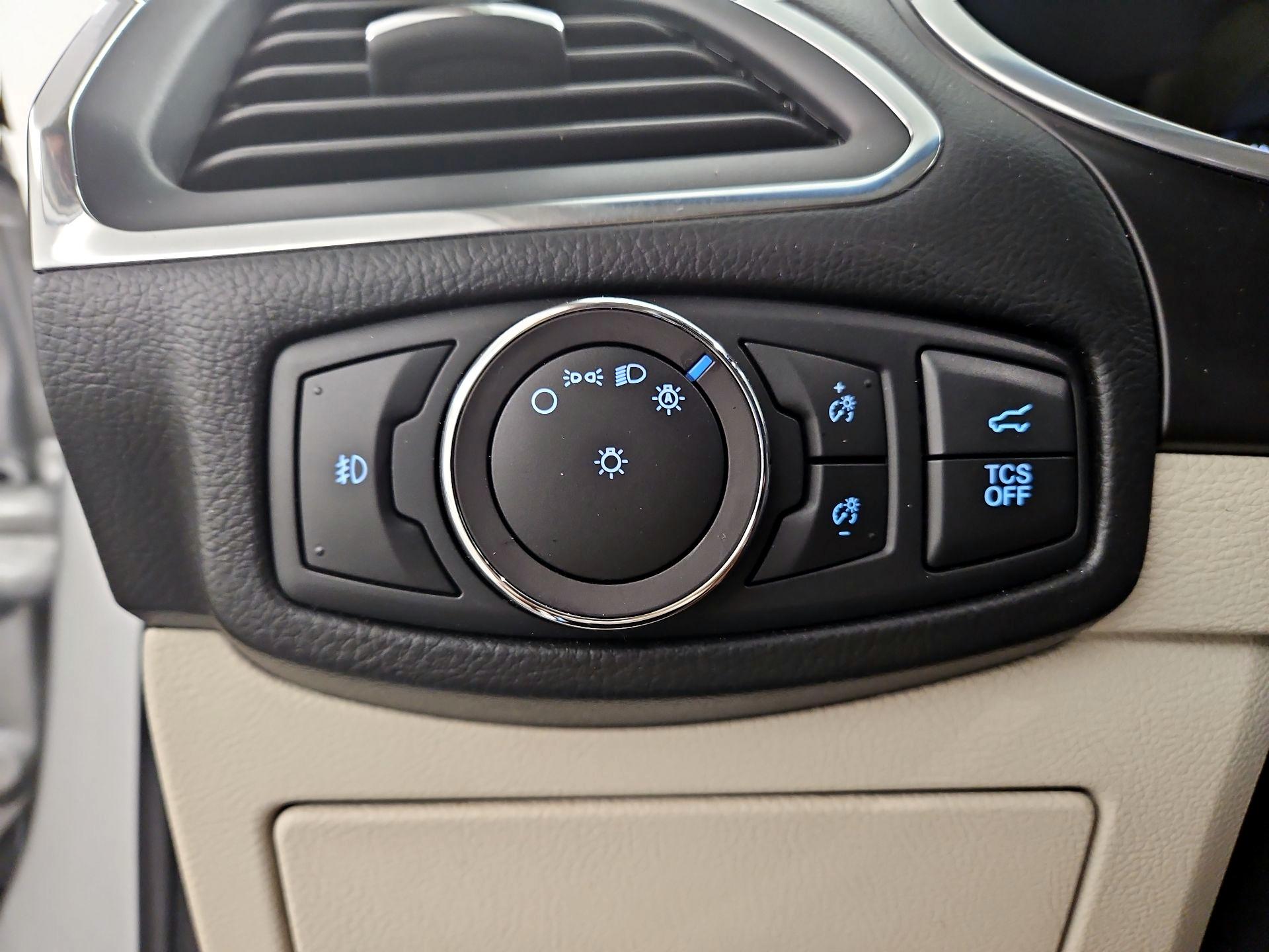 Thumbnail: 2019 Ford Edge - 13
