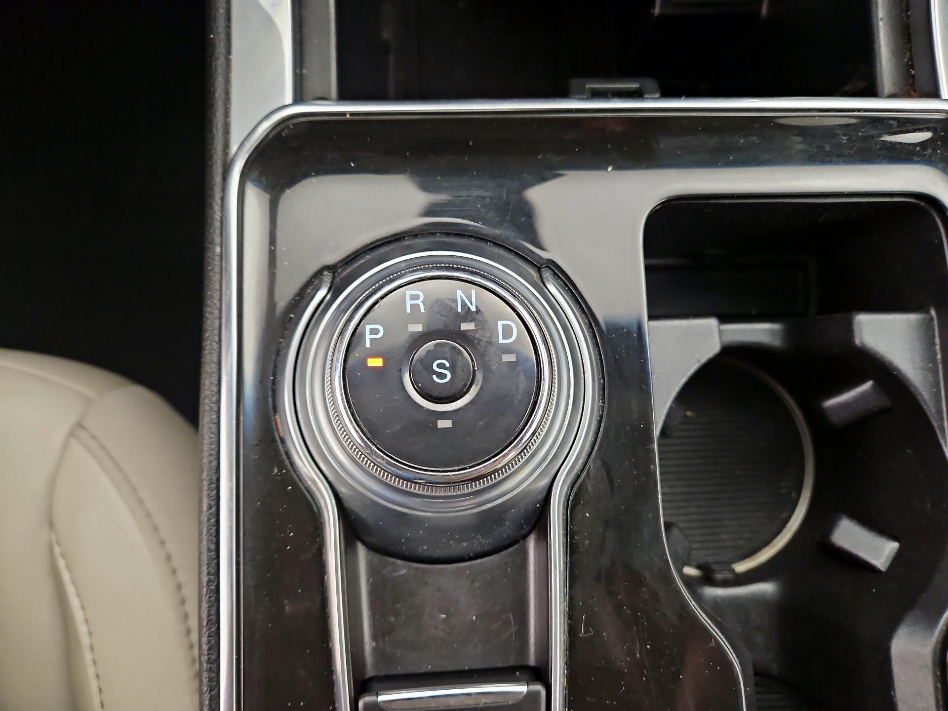 Thumbnail: 2019 Ford Edge - 18
