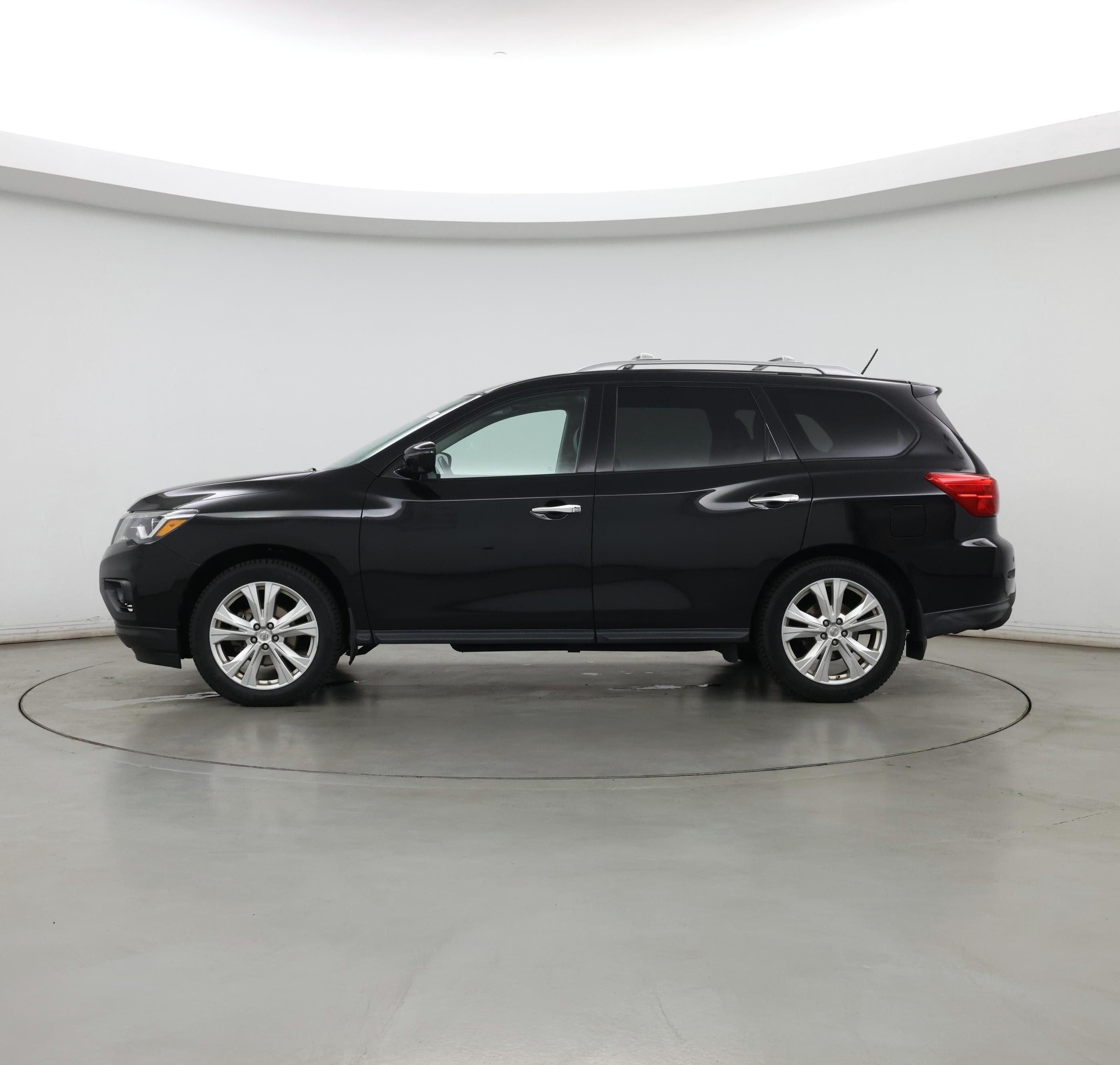 Thumbnail: 2018 Nissan Pathfinder - 3