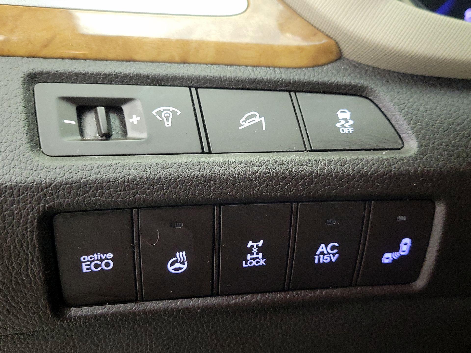 Thumbnail: 2015 Hyundai Santa Fe - 13