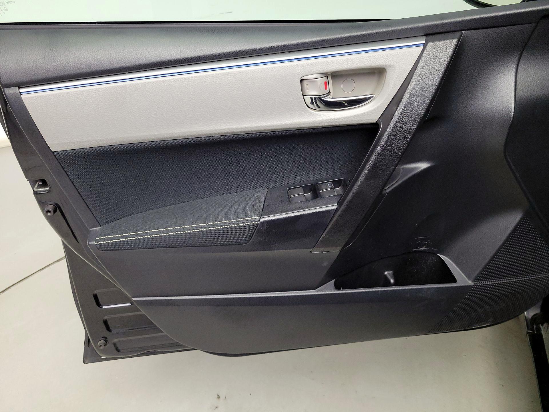 Thumbnail: 2015 Toyota Corolla - 12