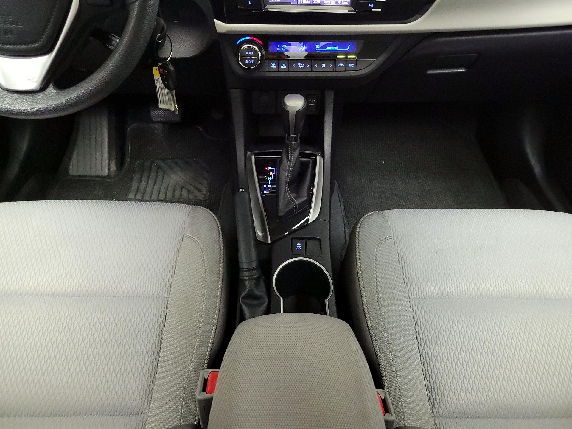 Thumbnail: 2015 Toyota Corolla - 17