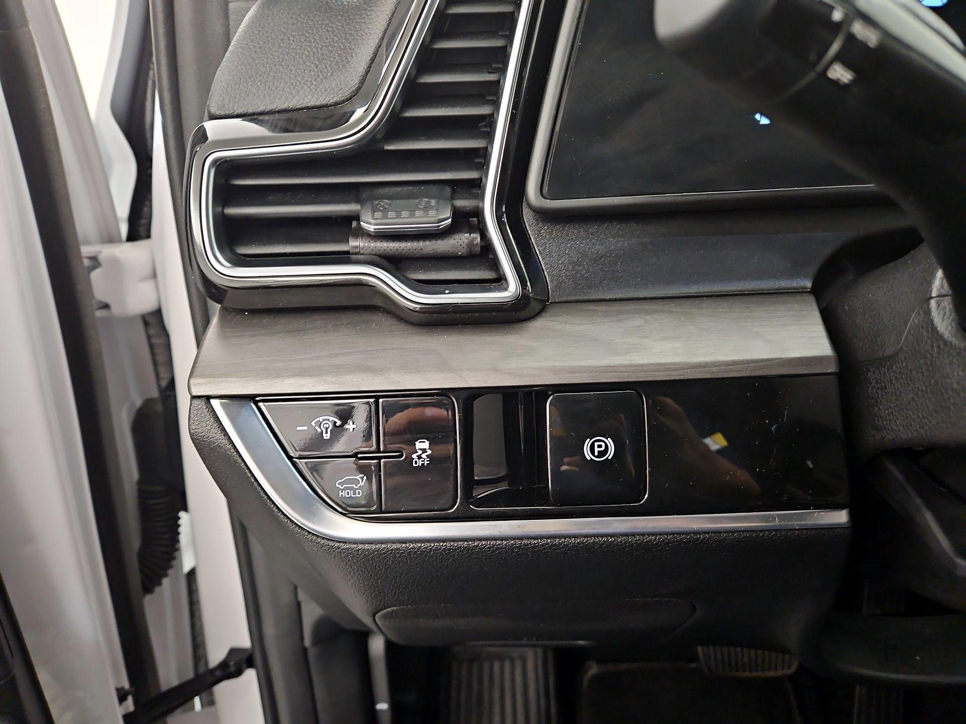 Thumbnail: 2023 Kia Sportage - 13