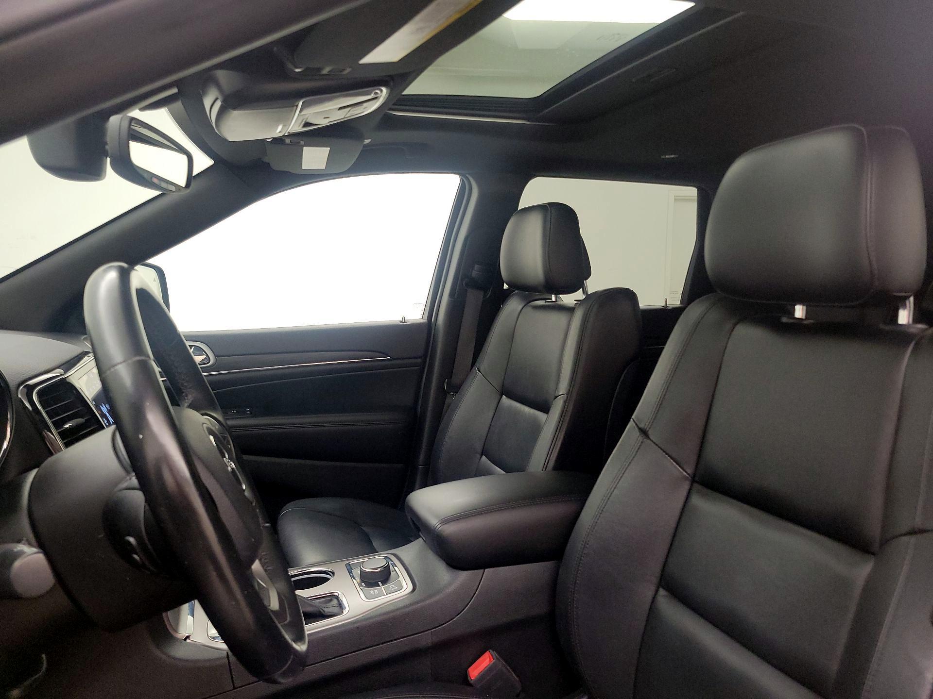 Thumbnail: 2020 Jeep Grand Cherokee - 20