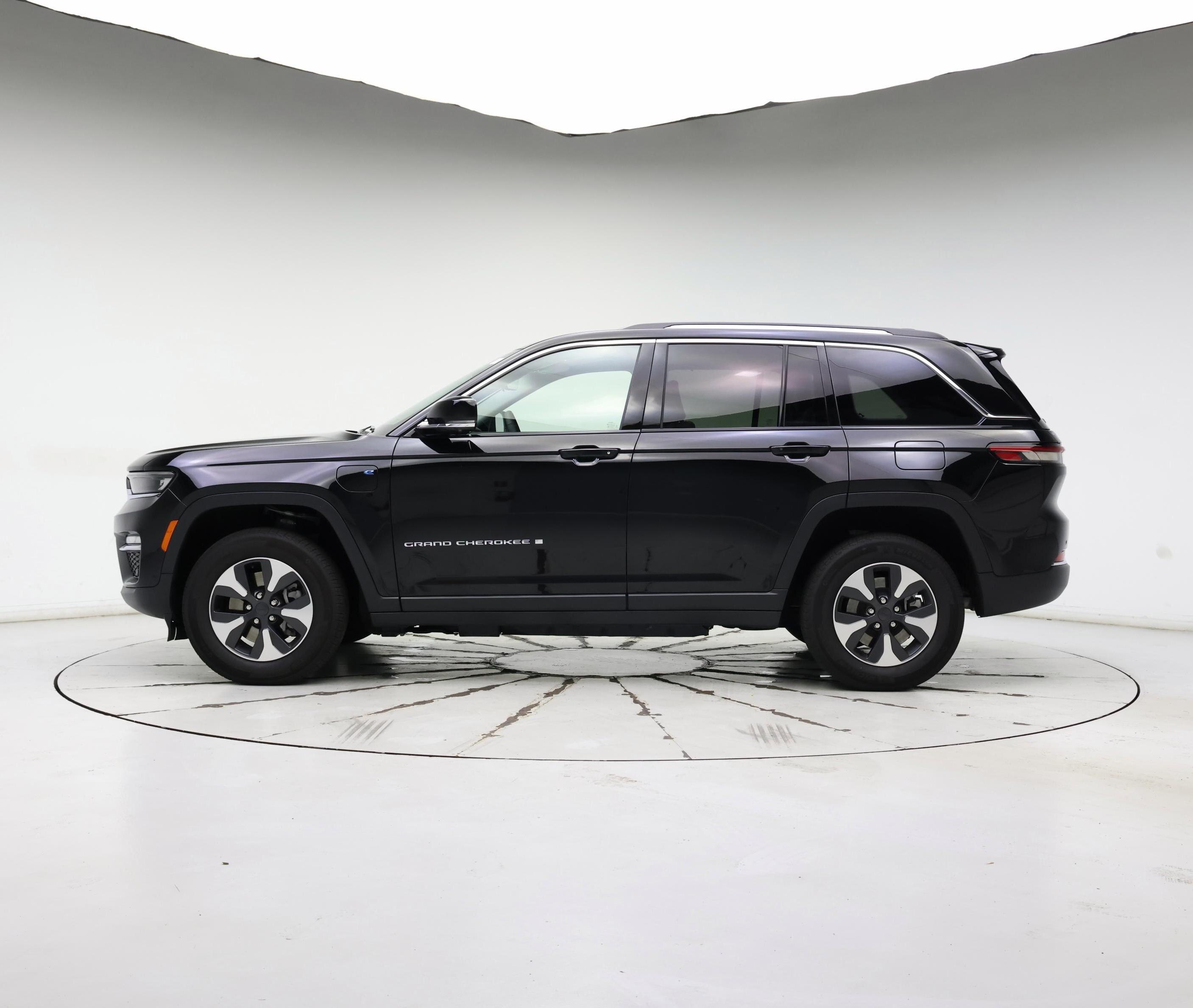 Thumbnail: 2022 Jeep Grand Cherokee - 3