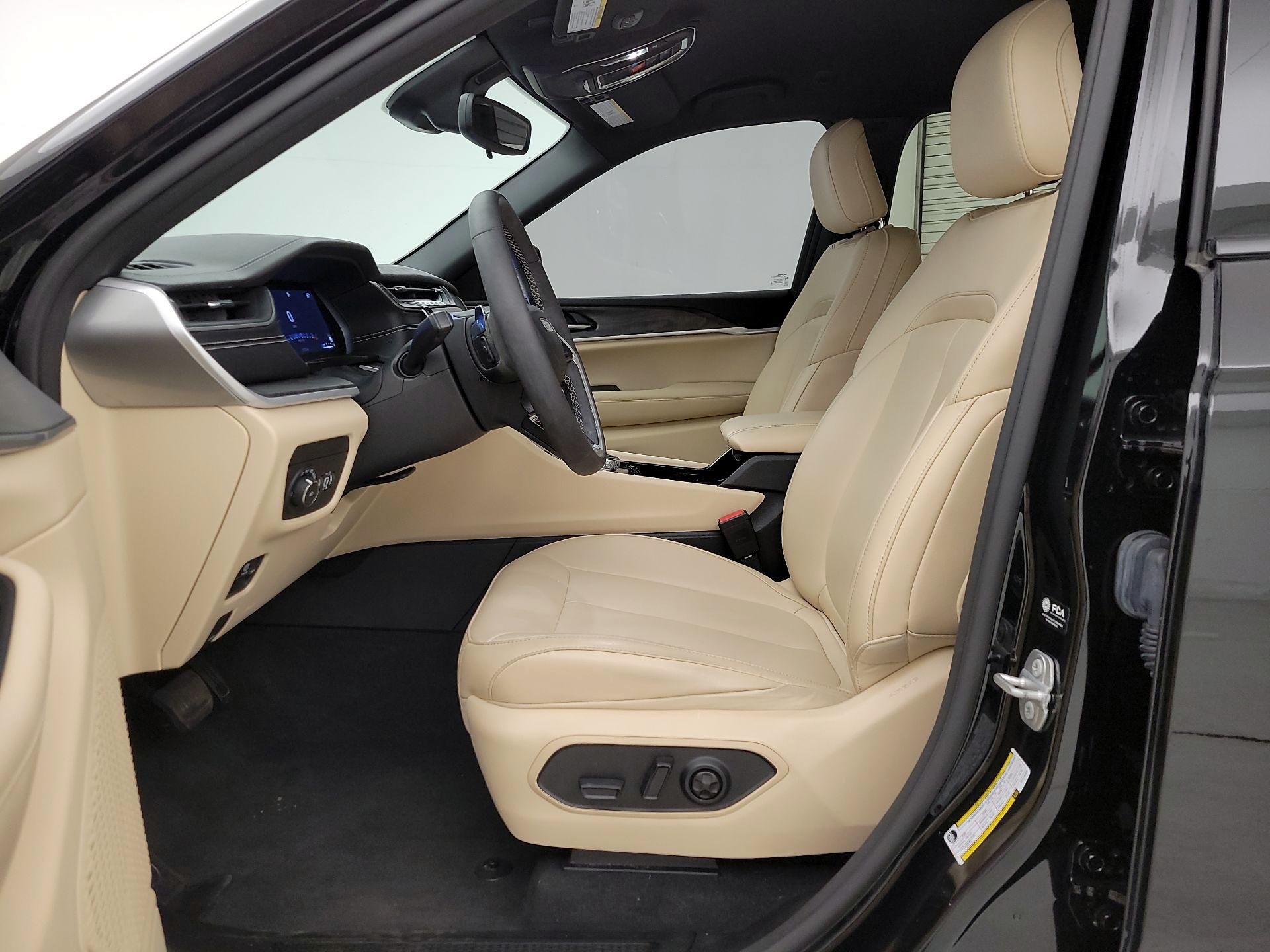 Thumbnail: 2023 Jeep Grand Cherokee - 11