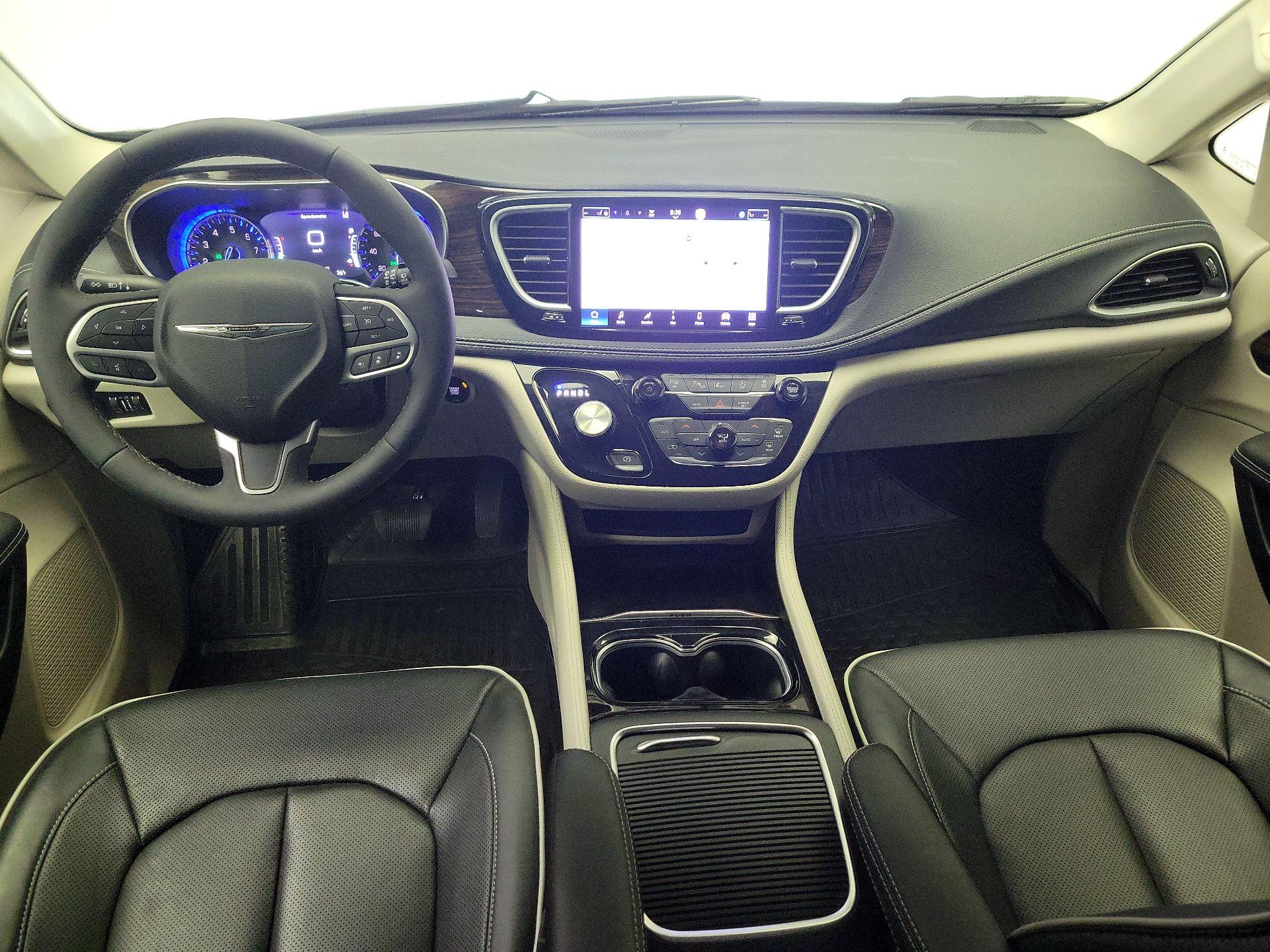 Thumbnail: 2023 Chrysler Pacifica - 9
