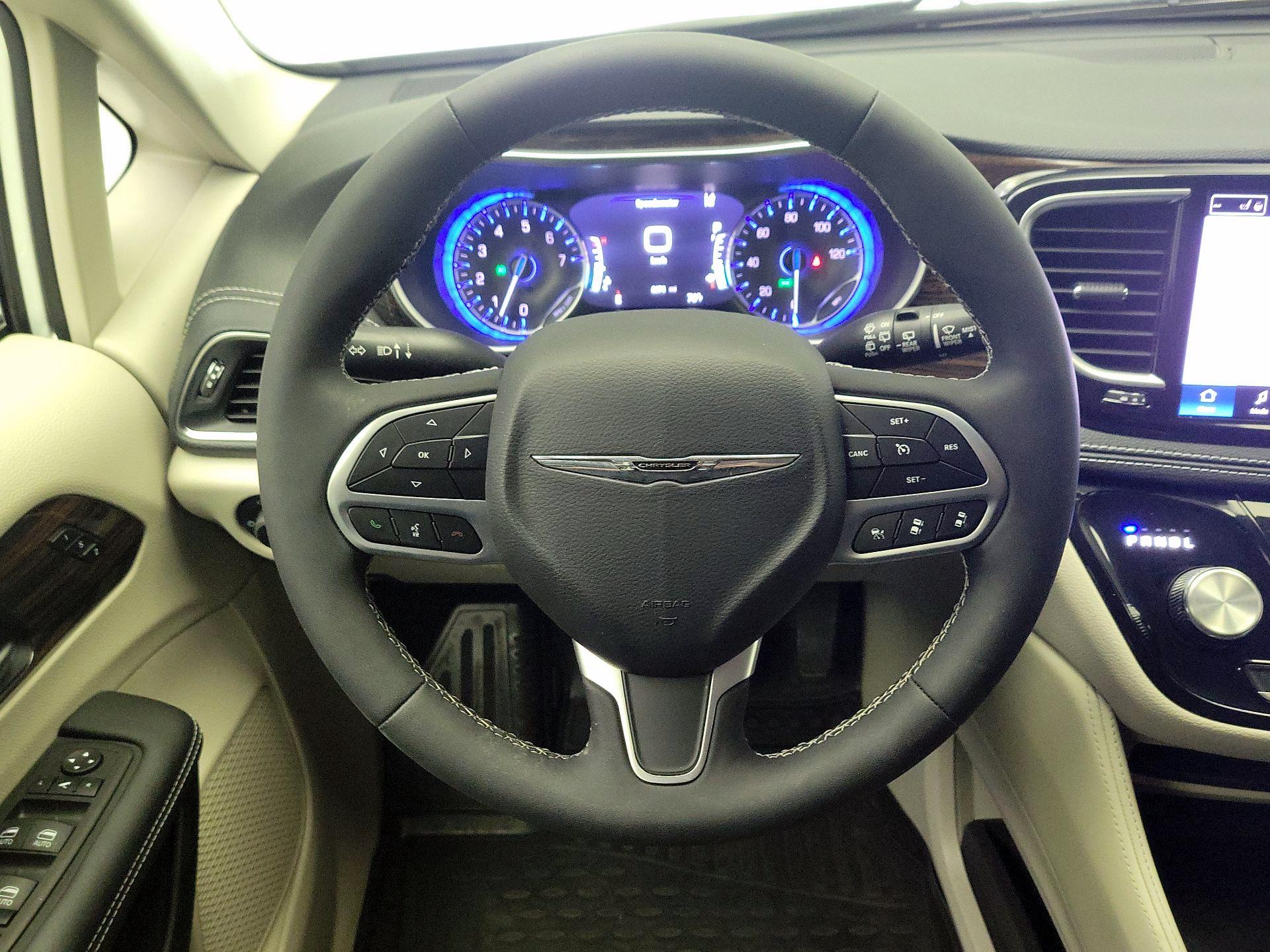 Thumbnail: 2023 Chrysler Pacifica - 10