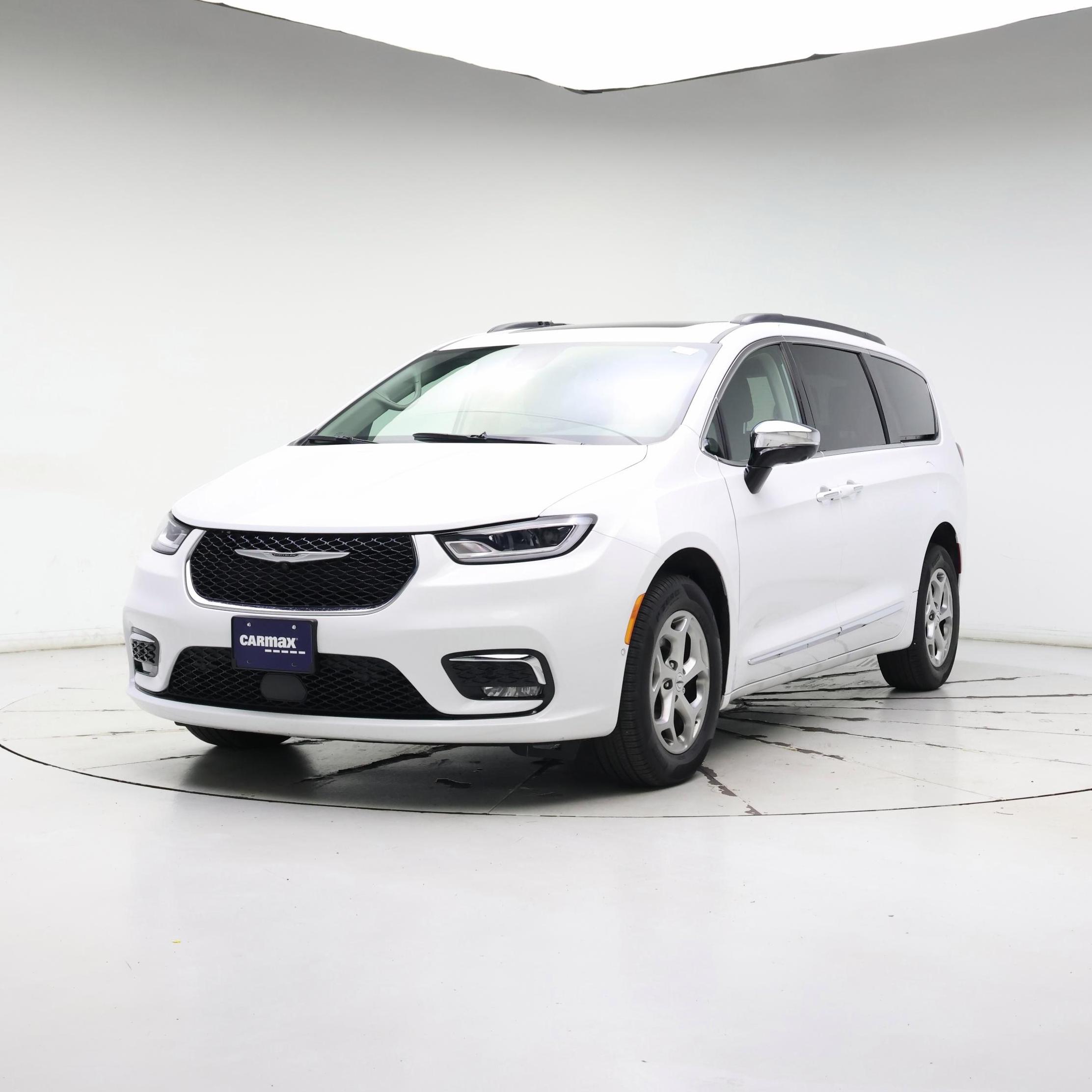 Thumbnail: 2023 Chrysler Pacifica - 4