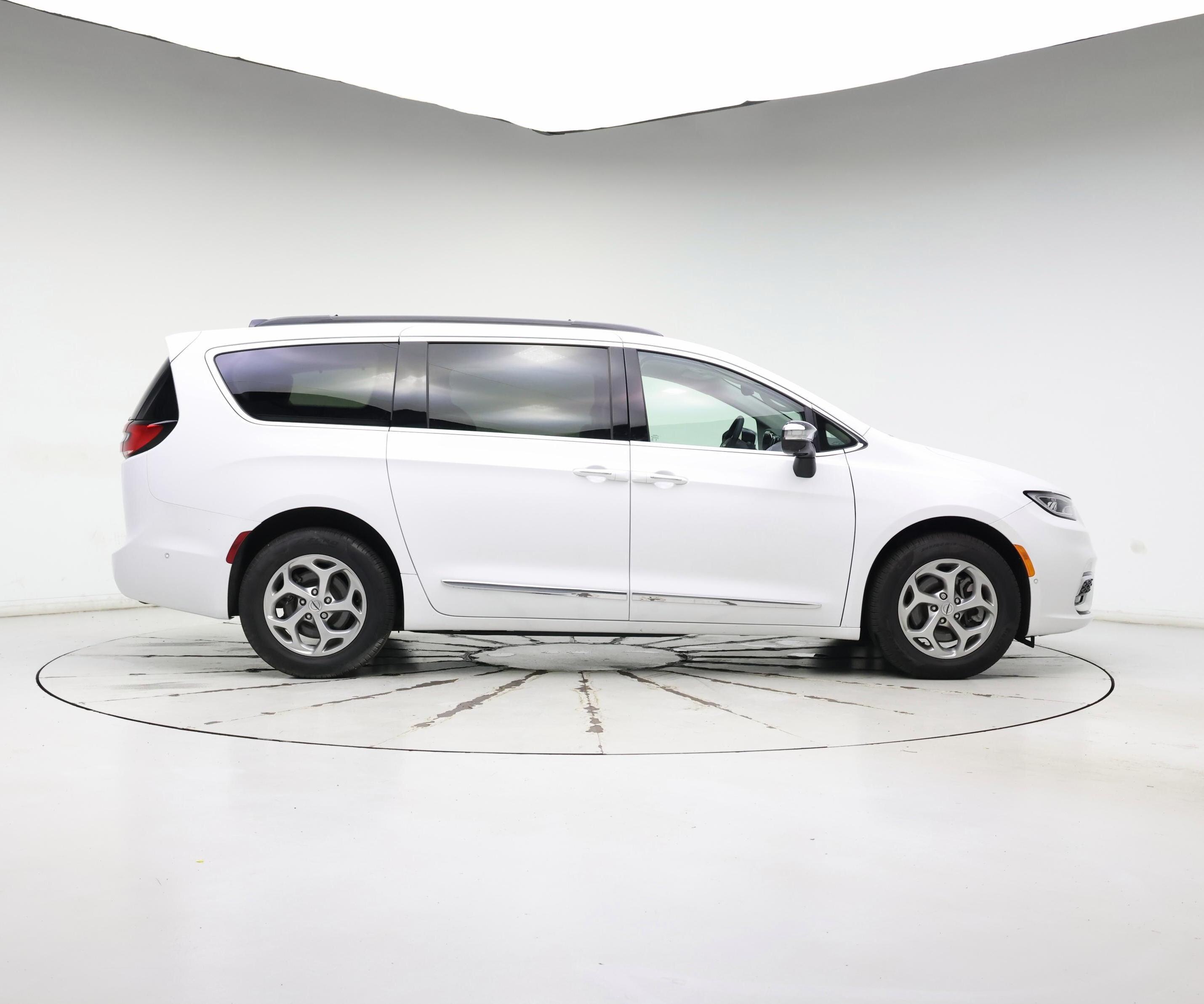 Thumbnail: 2023 Chrysler Pacifica - 7