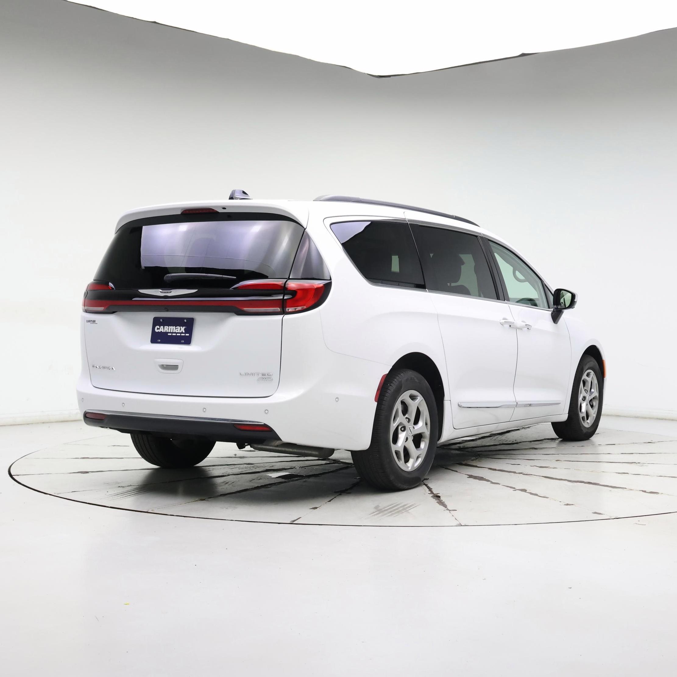 Thumbnail: 2023 Chrysler Pacifica - 8