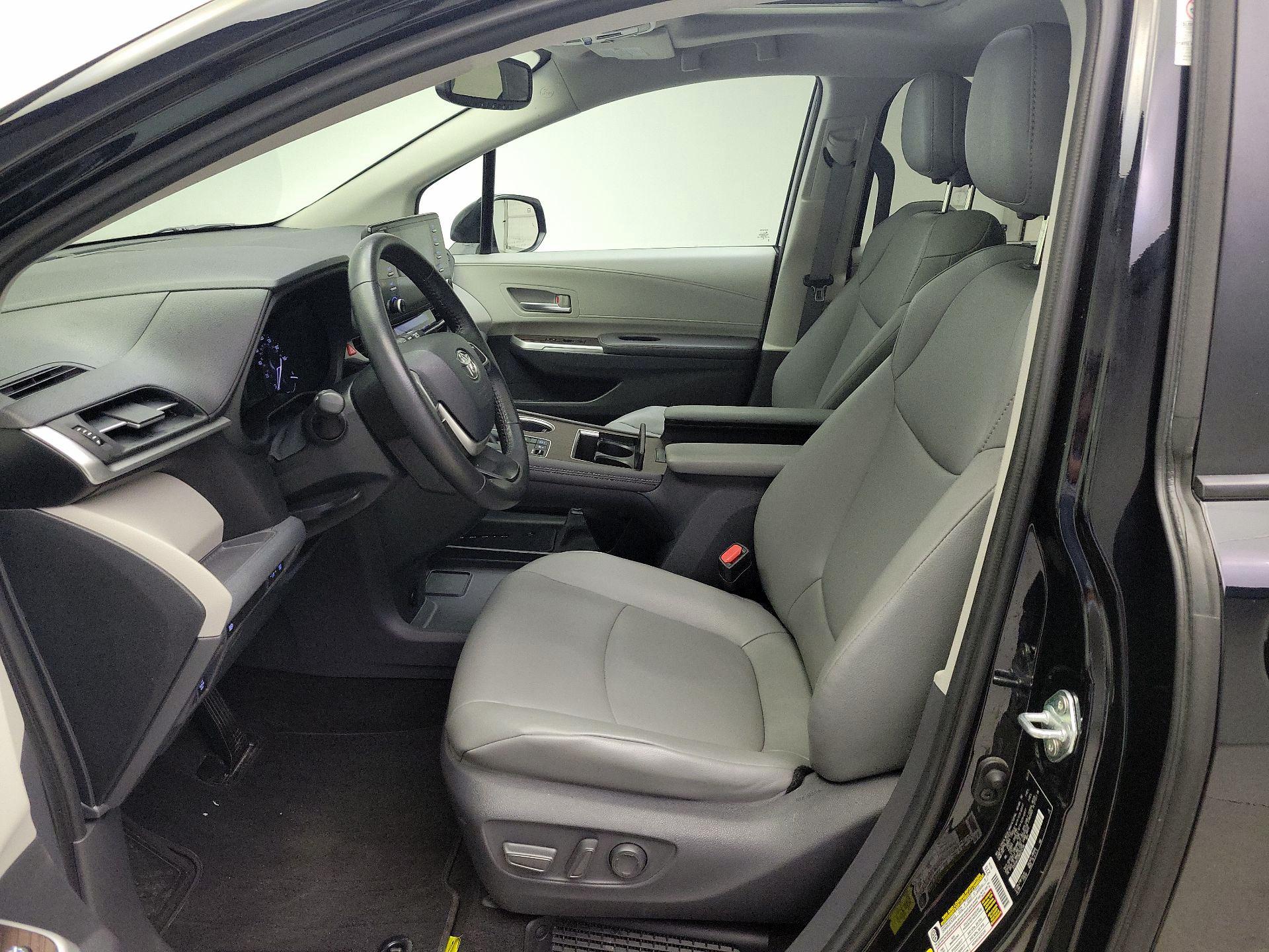 Thumbnail: 2021 Toyota Sienna - 11