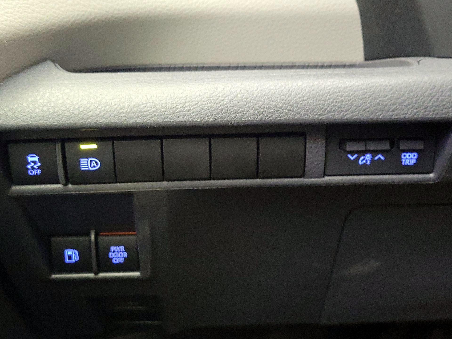 Thumbnail: 2021 Toyota Sienna - 13