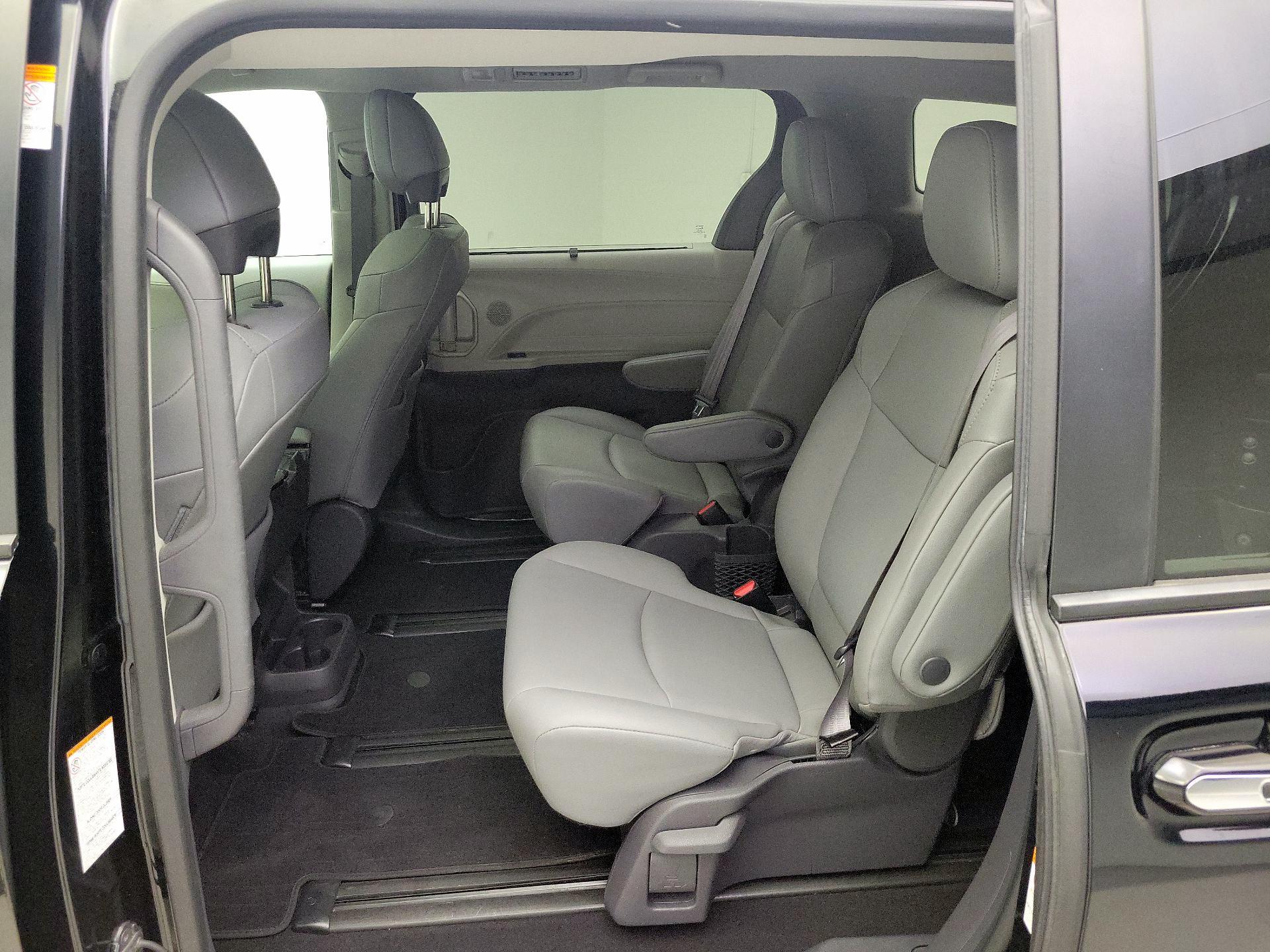 Thumbnail: 2021 Toyota Sienna - 20