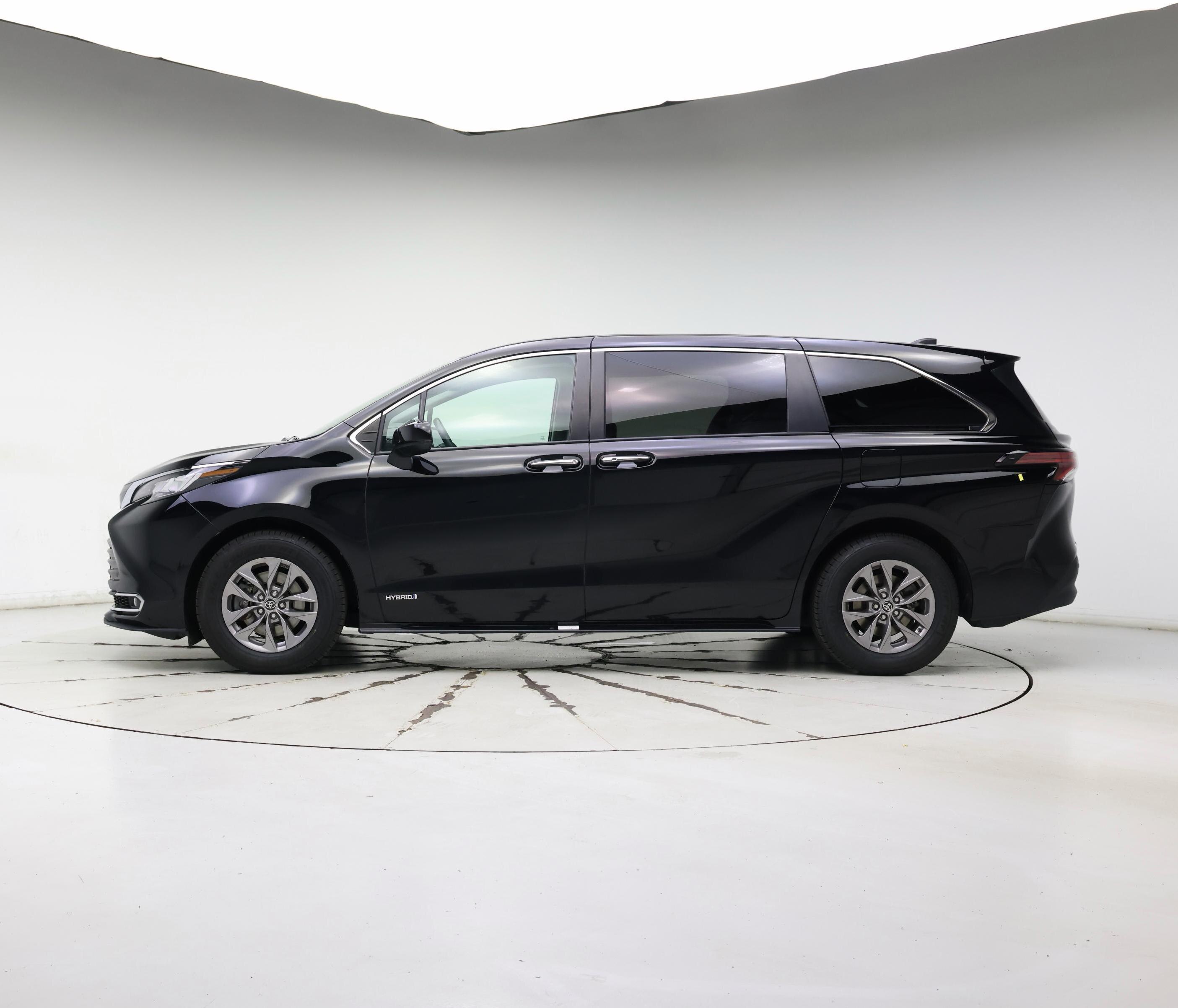 Thumbnail: 2021 Toyota Sienna - 3