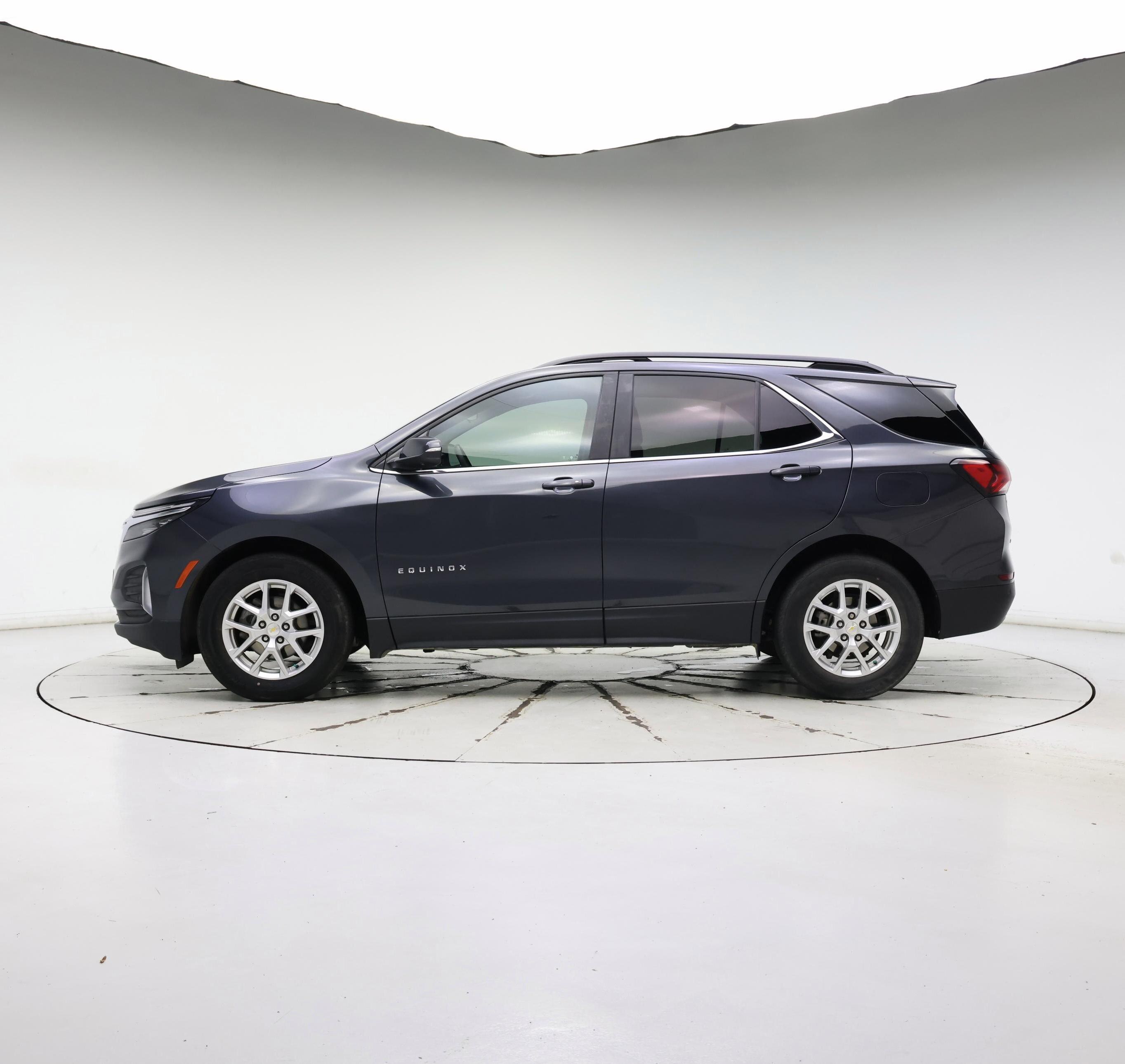 Thumbnail: 2022 Chevrolet Equinox - 3