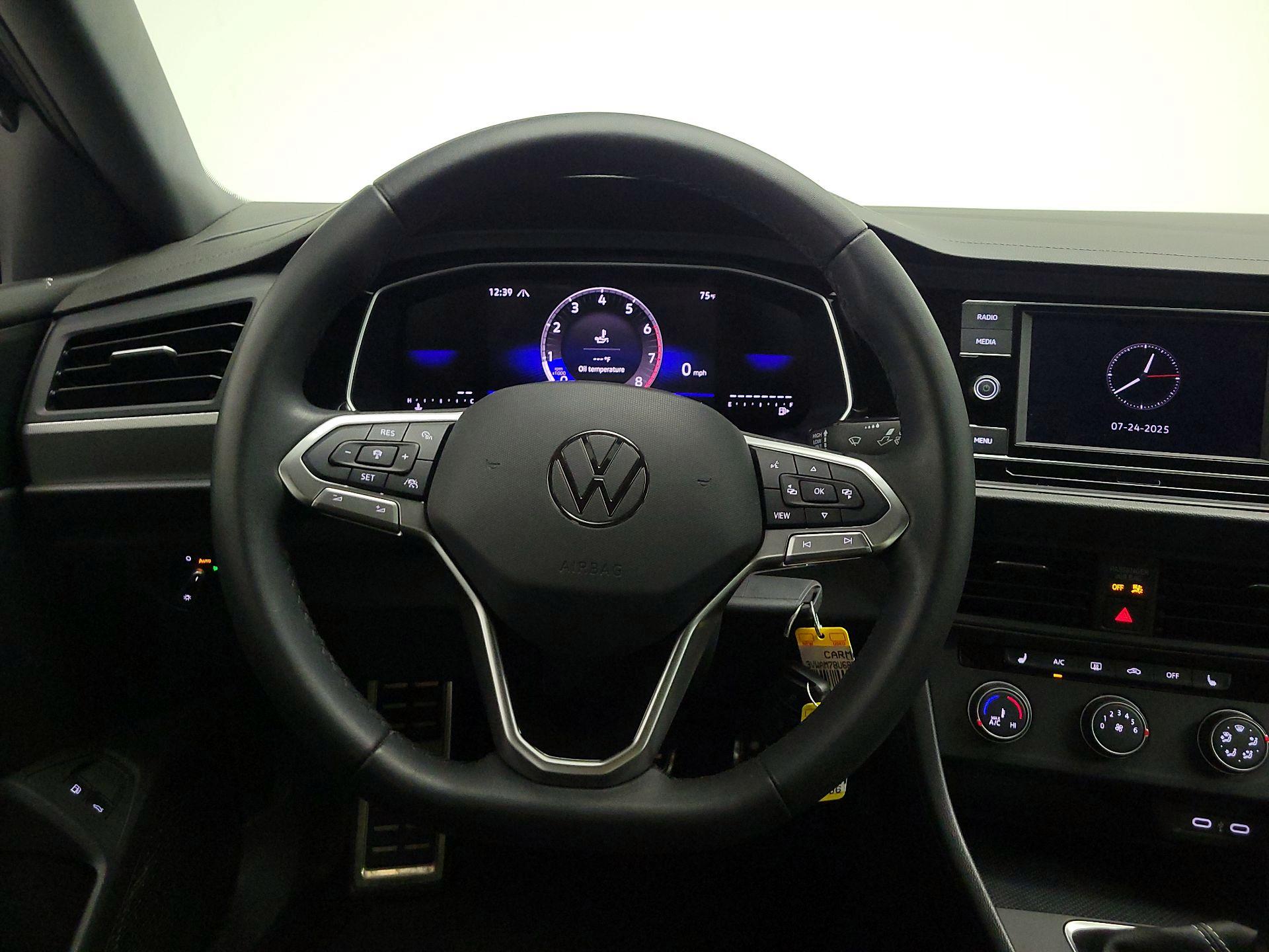 Thumbnail: 2024 Volkswagen Jetta - 10