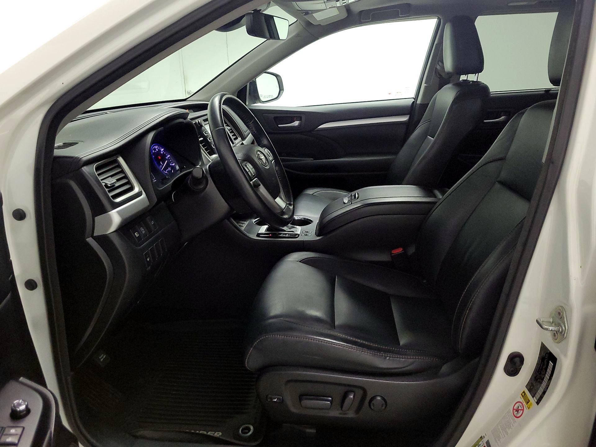 Thumbnail: 2017 Toyota Highlander - 11