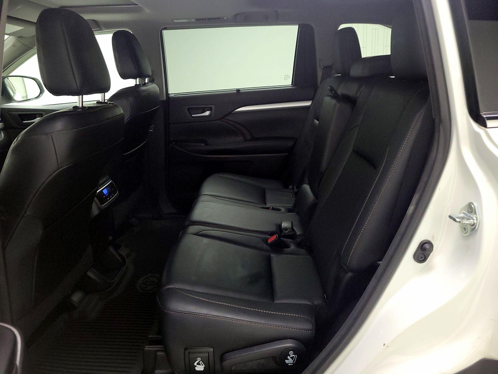 Thumbnail: 2017 Toyota Highlander - 20