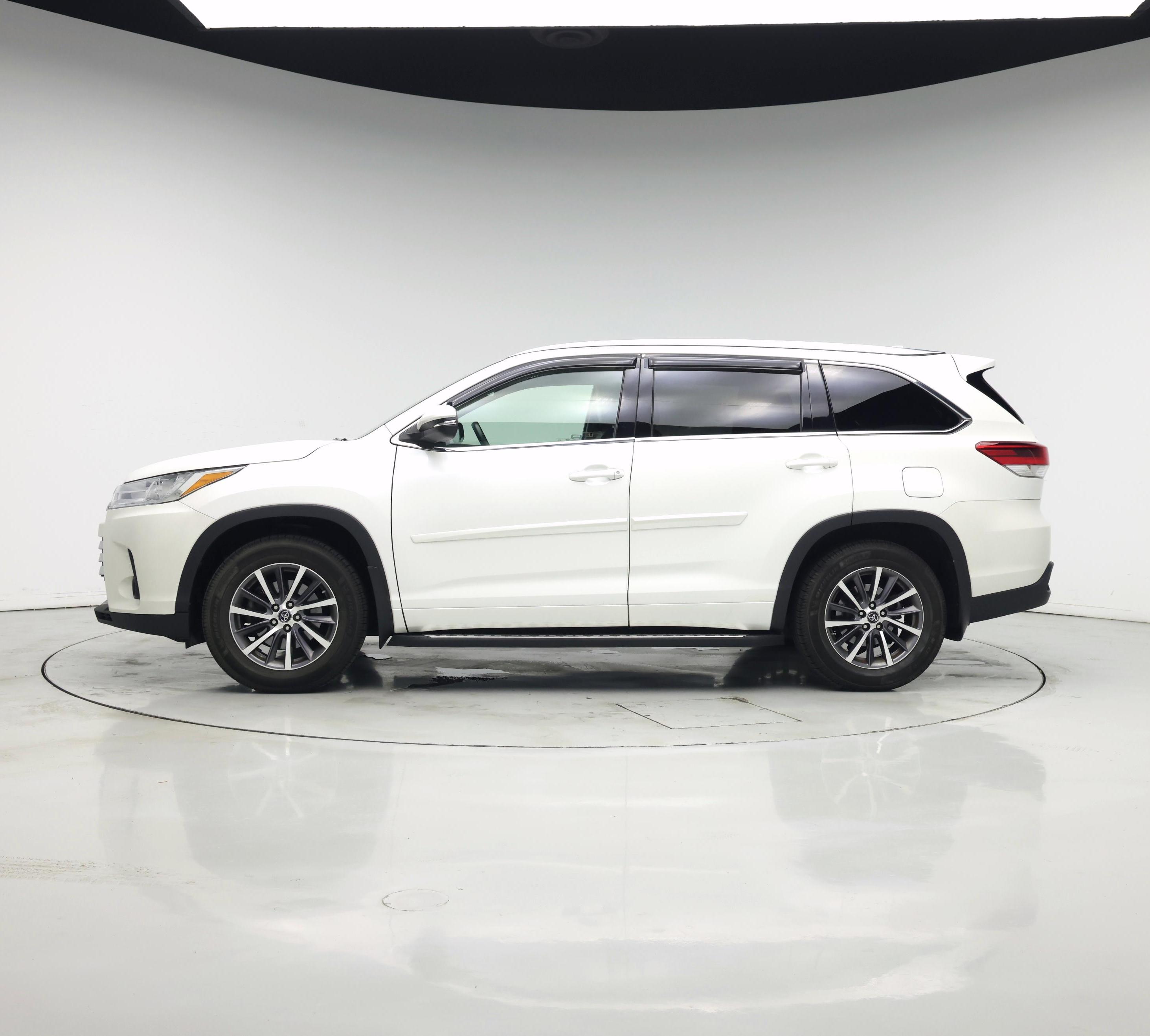 Thumbnail: 2017 Toyota Highlander - 3
