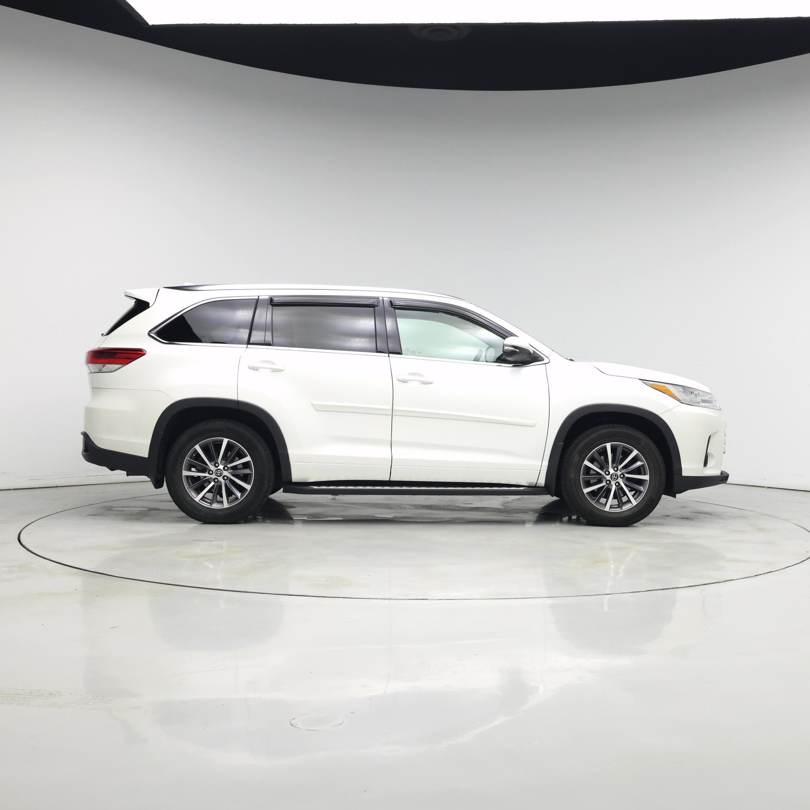 Thumbnail: 2017 Toyota Highlander - 7