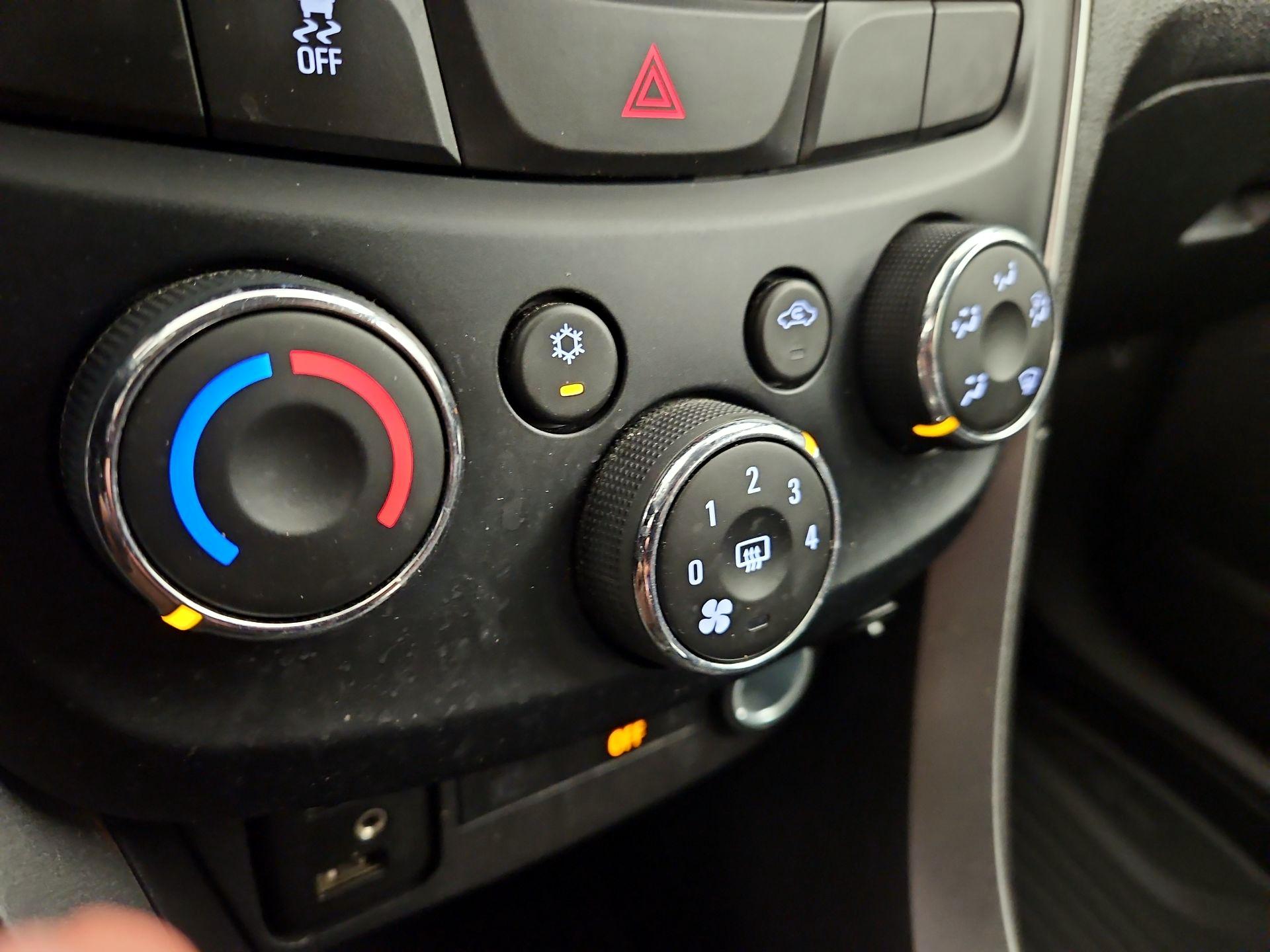 Thumbnail: 2019 Chevrolet Trax - 16