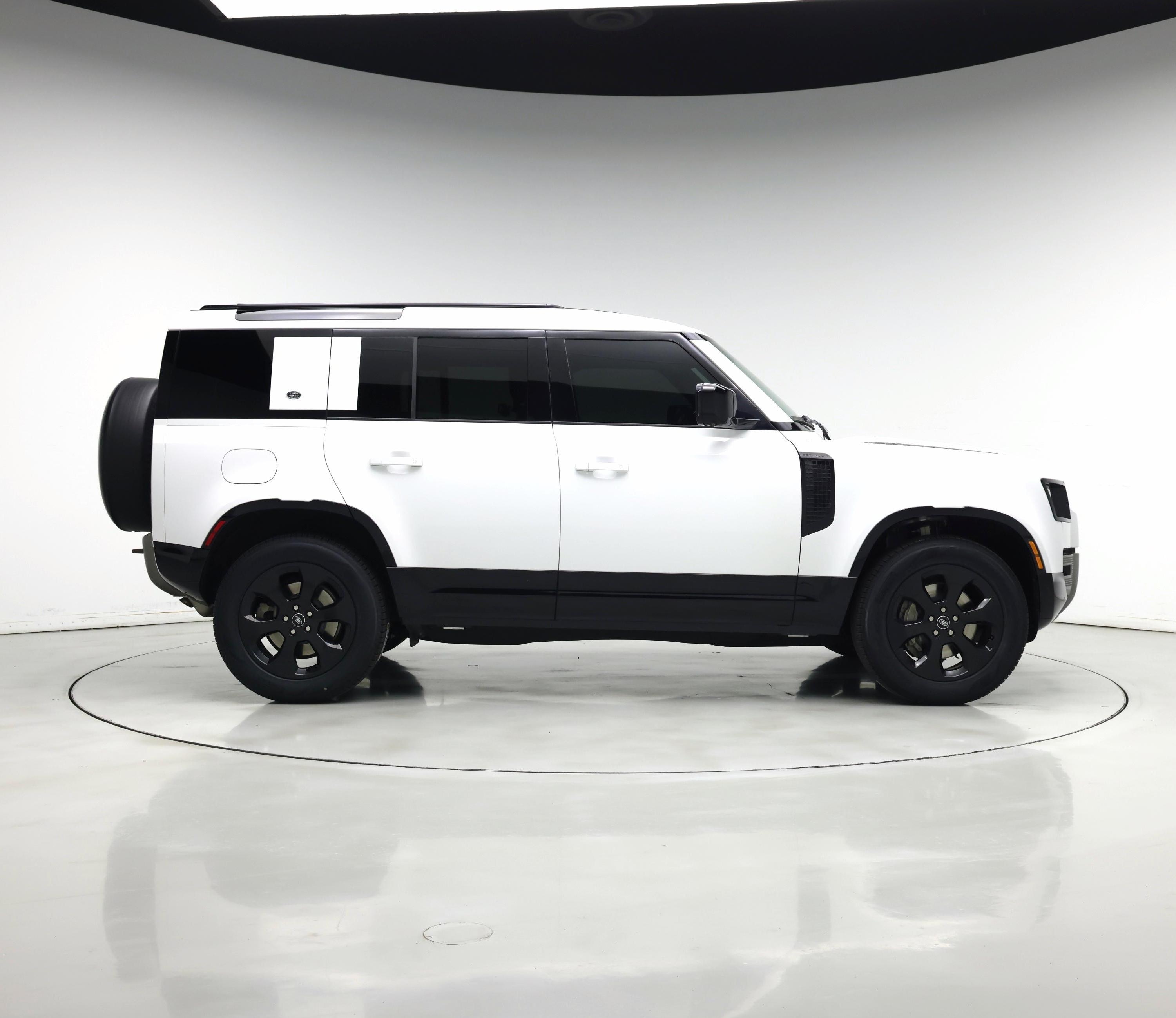 Thumbnail: 2022 Land Rover Defender - 7