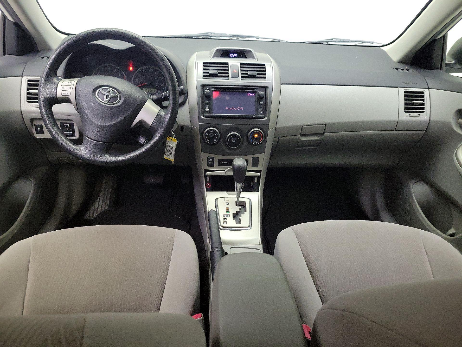 Thumbnail: 2013 Toyota Corolla - 9