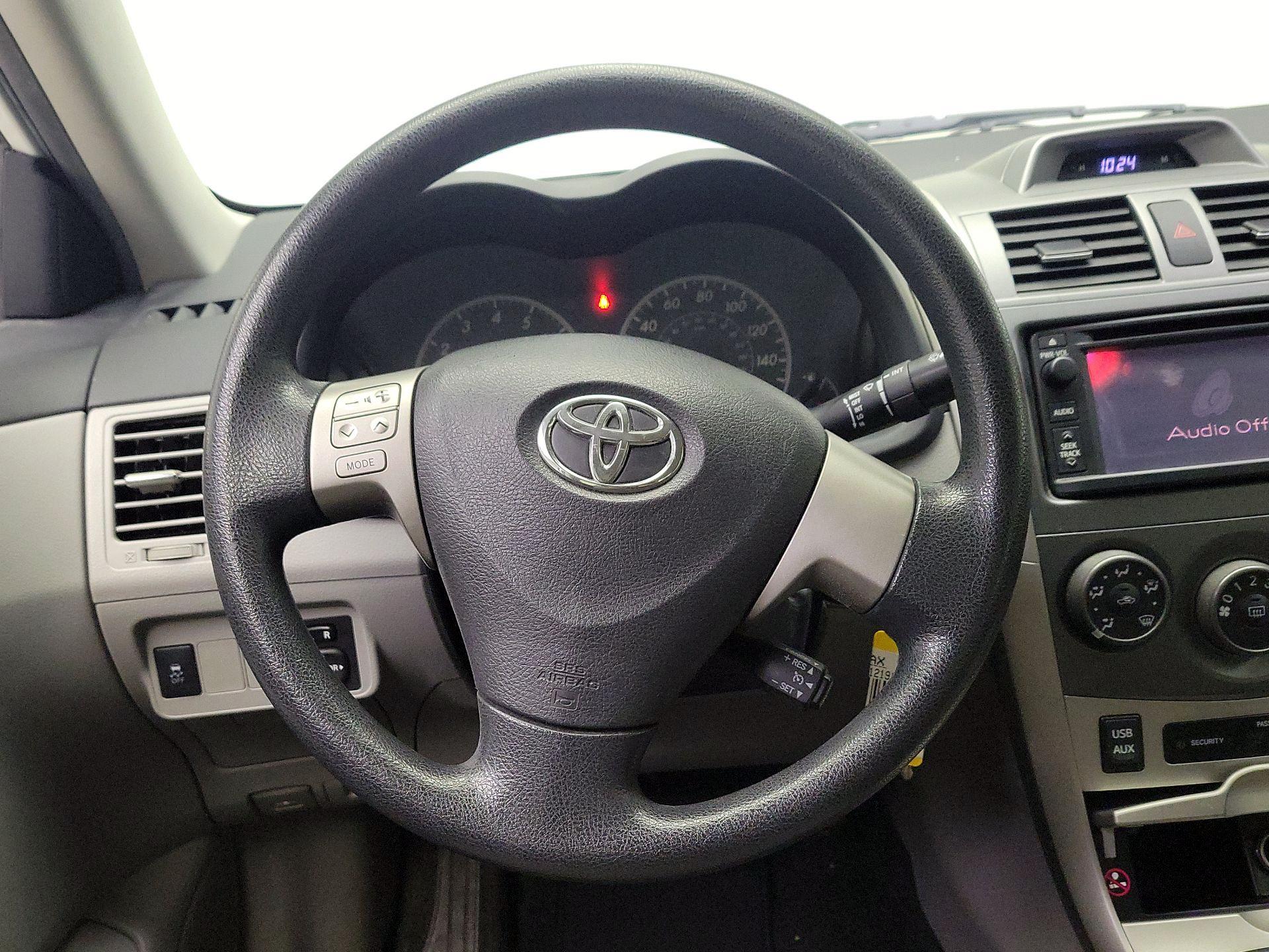 Thumbnail: 2013 Toyota Corolla - 10