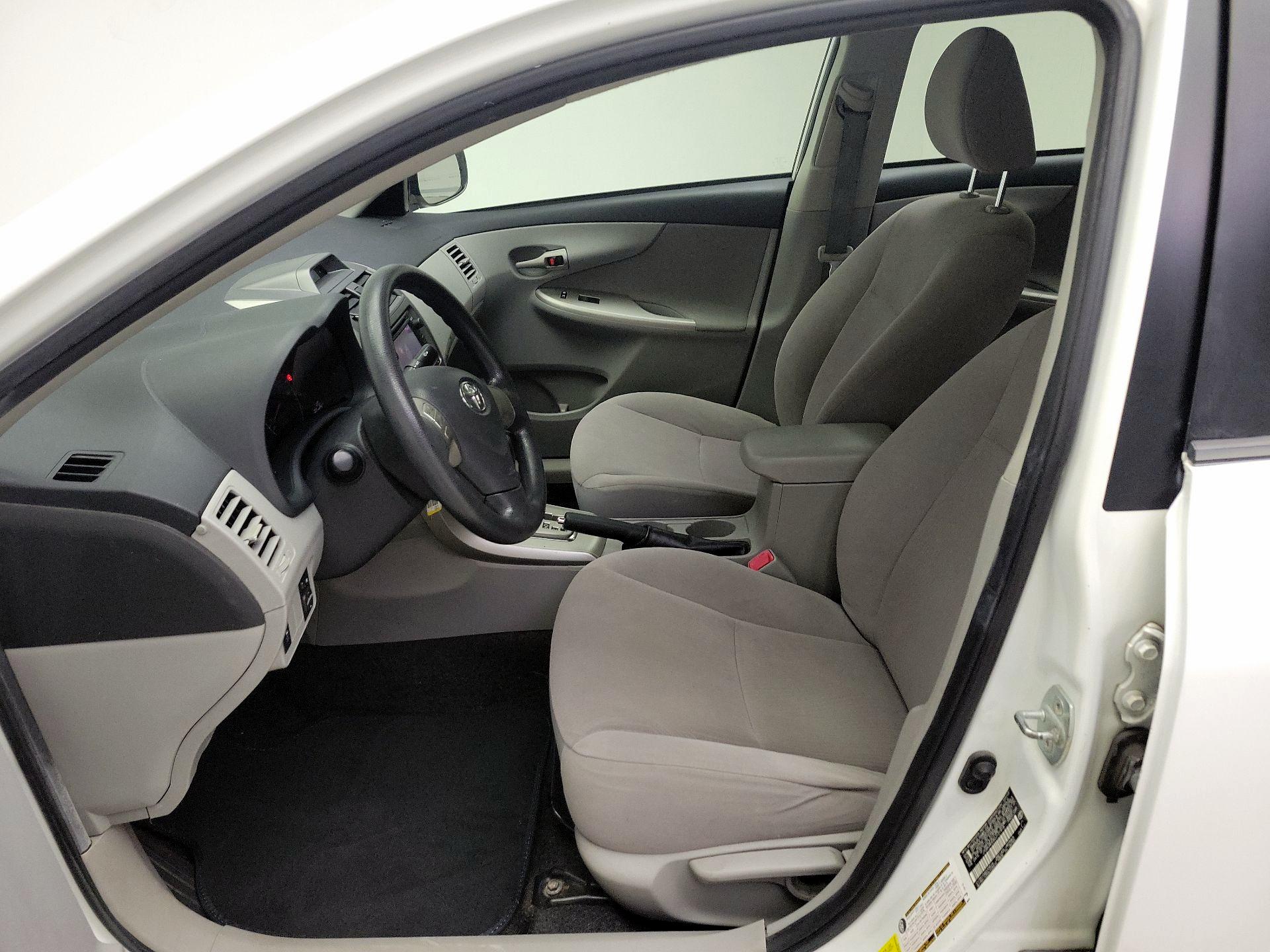 Thumbnail: 2013 Toyota Corolla - 11